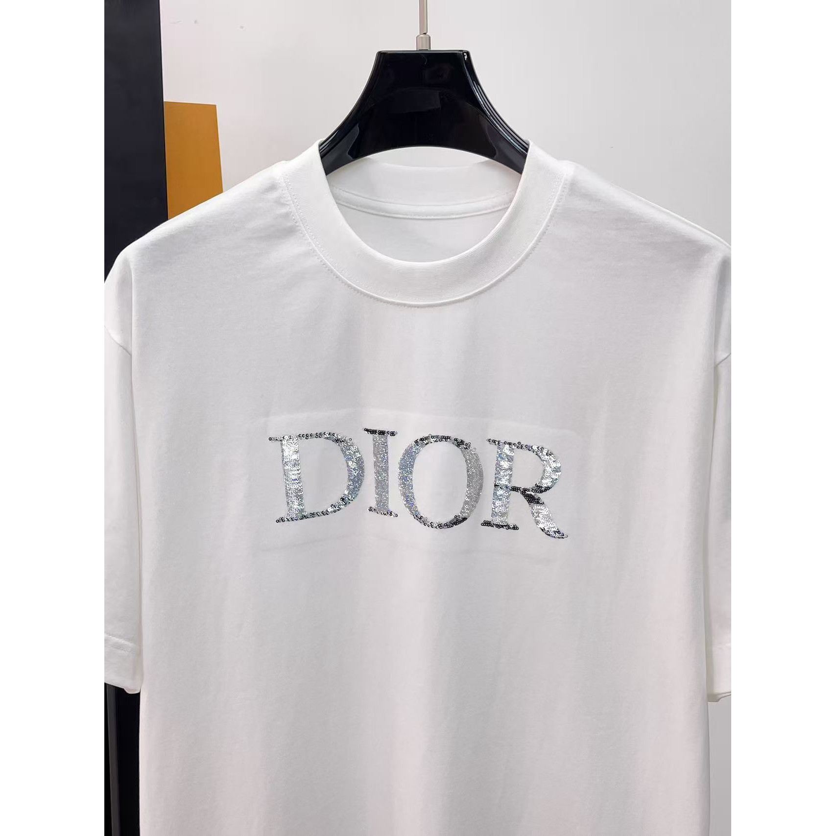 <p>DIOR 专柜新款短袖T恤(白)</p>