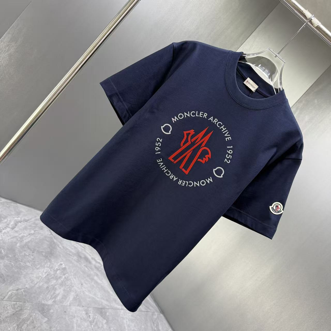 <p>Moncler 短袖T恤(深藍)</p>