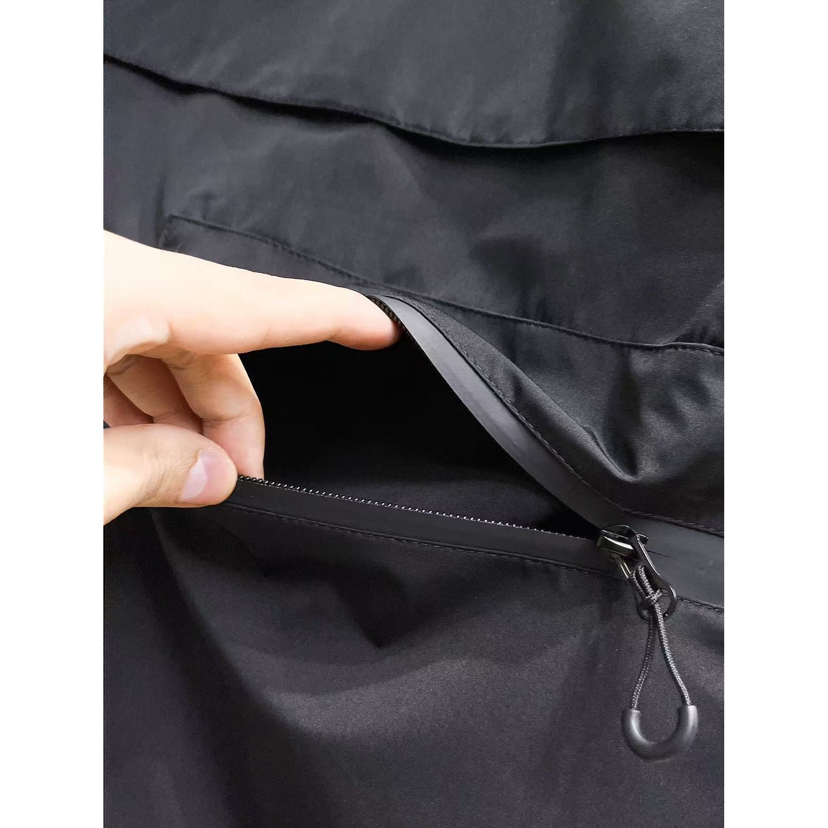 <p>Arc'teryx 秋冬新款羽绒服(黑)</p>