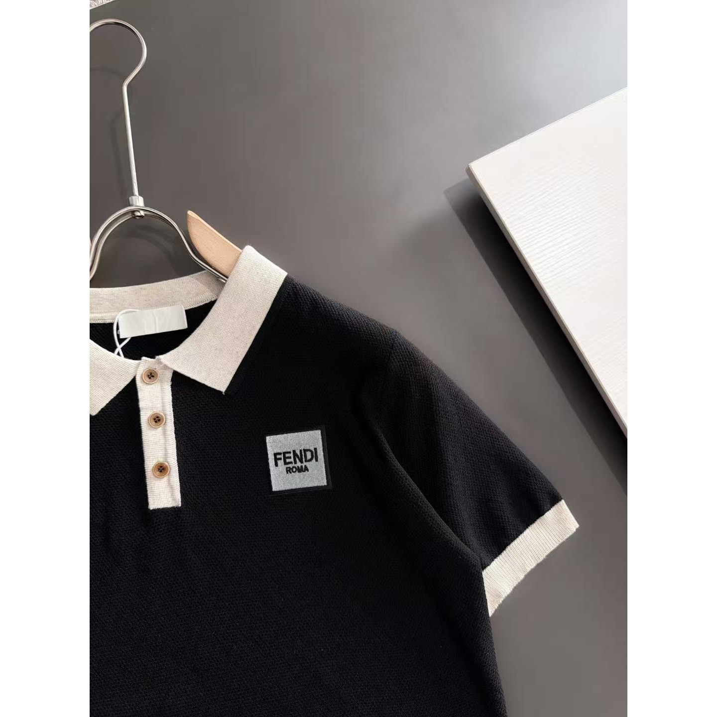 <p>FENDI 夏季新款短袖T恤(黑)</p>