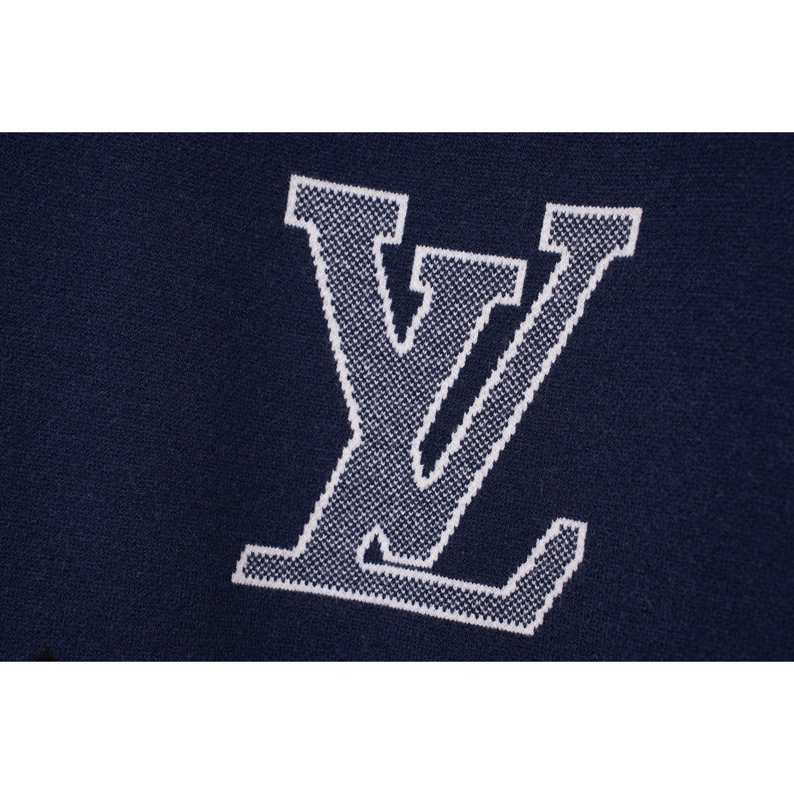 <p>LV&nbsp;嵌花毛织圆领羊毛衫(X21)</p>