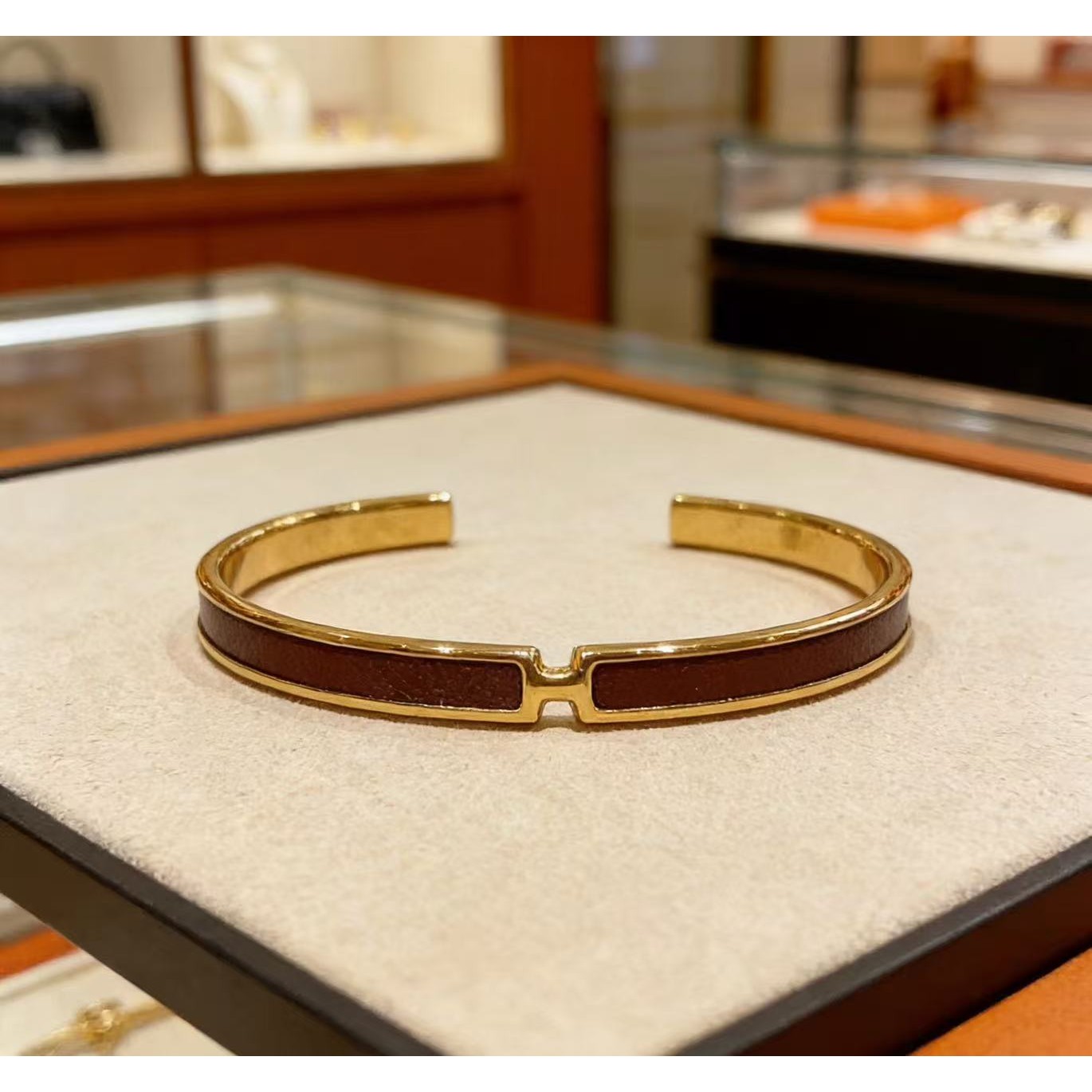 <p>HERMES&nbsp;手镯</p>