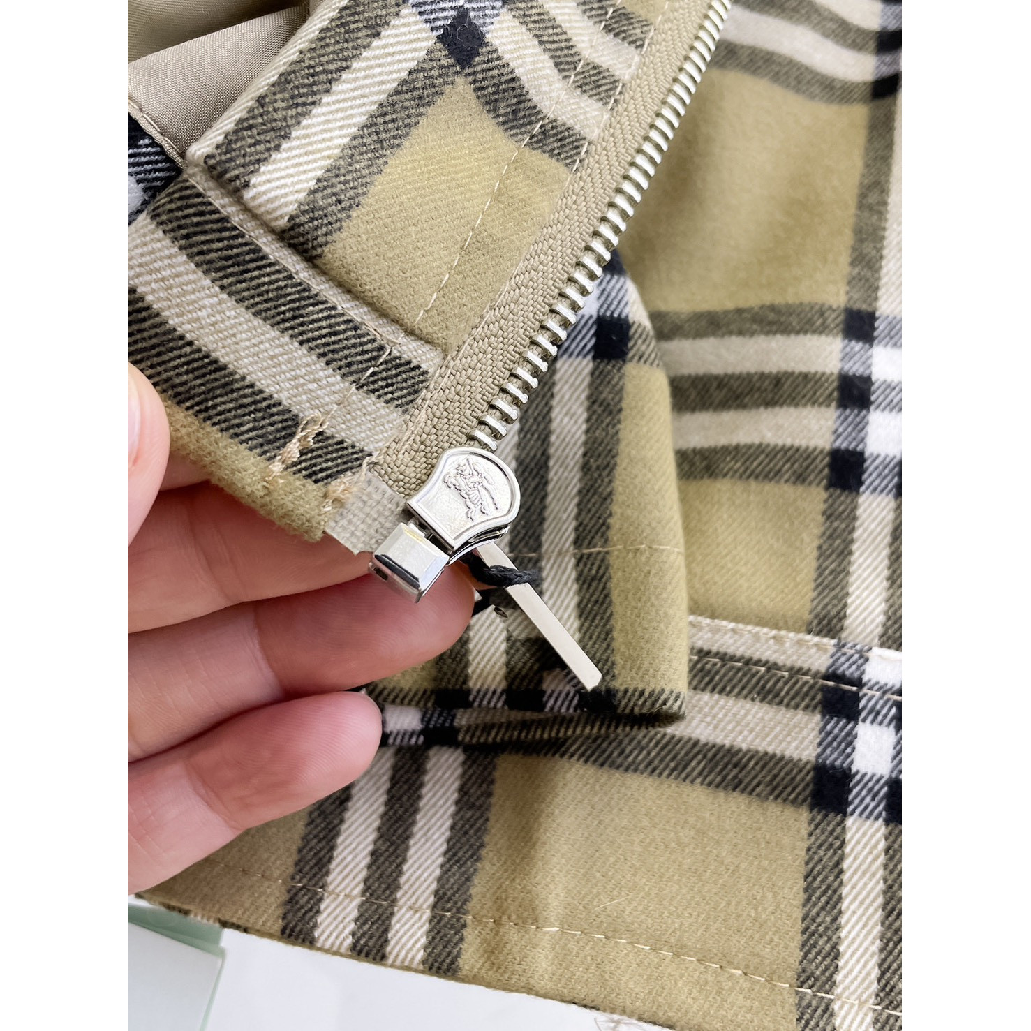 <p>BURBERRY&nbsp;男士夹克外套</p>