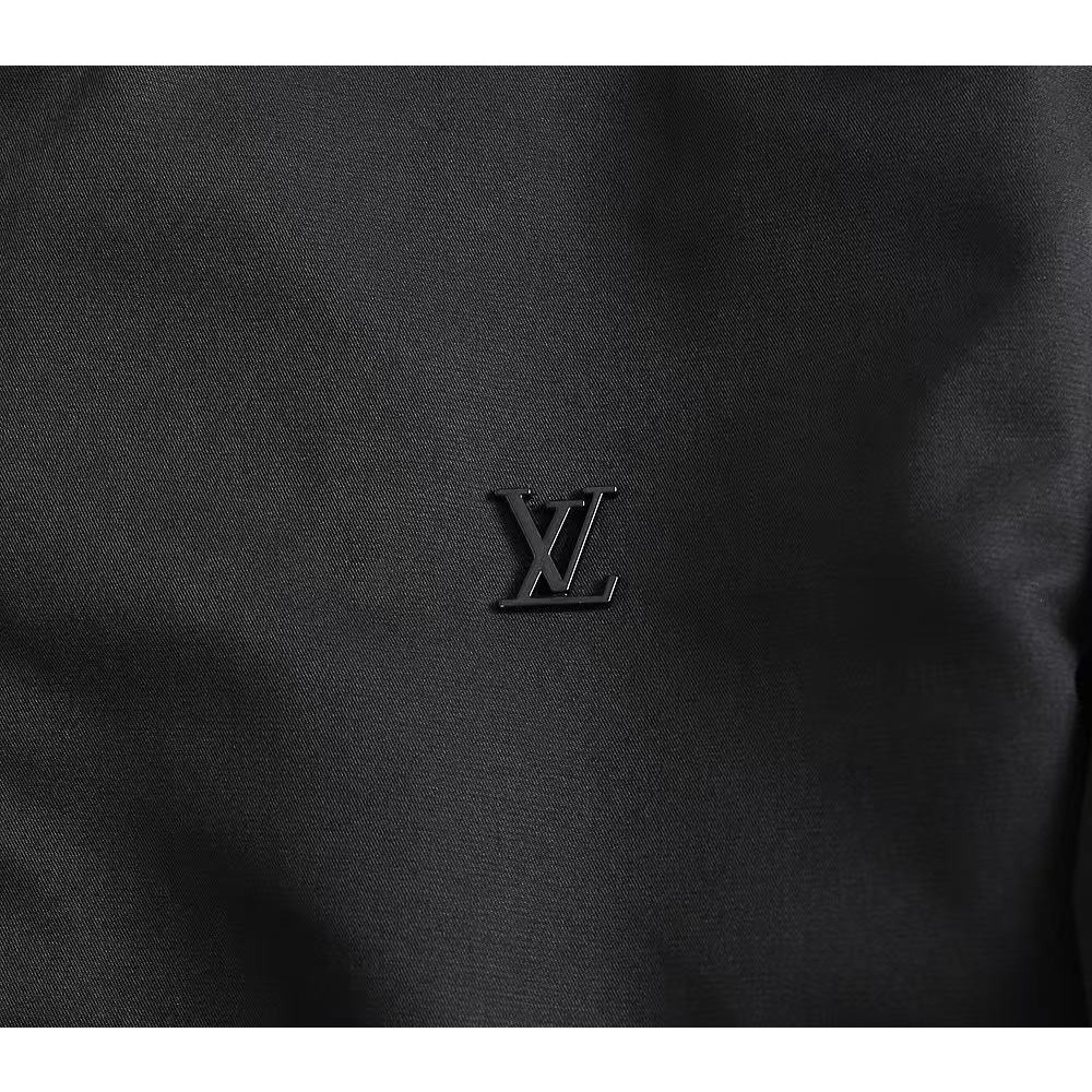 <p>LV 雙面穿男士夹克外套(黑)</p>