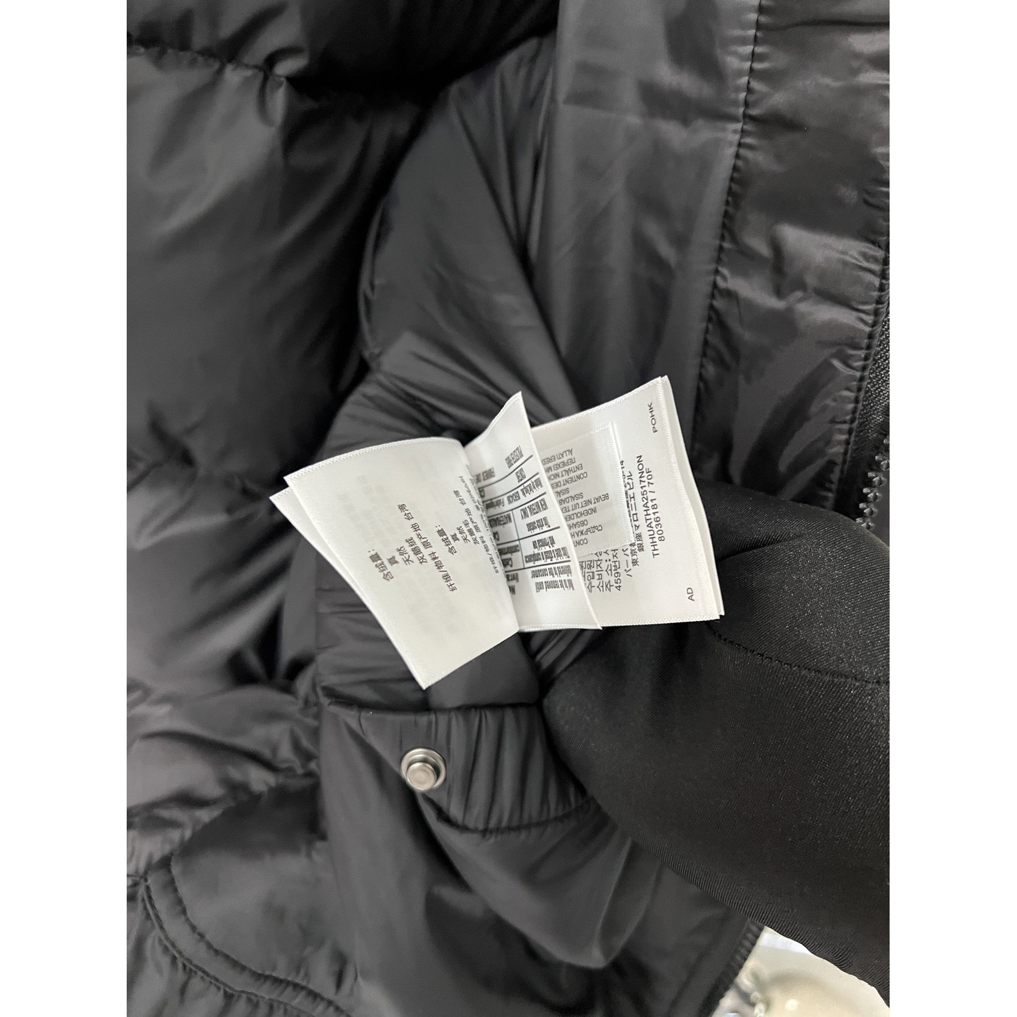 <p>BURBERRY 羽绒服(黑)</p>