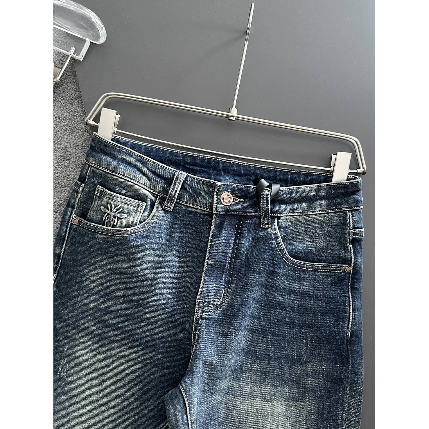 <p>DIOR&nbsp;高品质牛仔裤</p>
