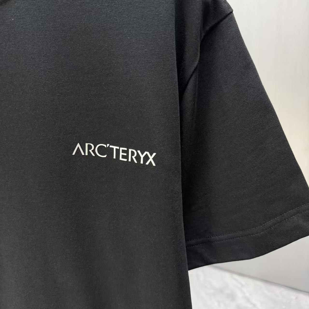 <p>Arc'teryx 短袖T恤(黑)</p>