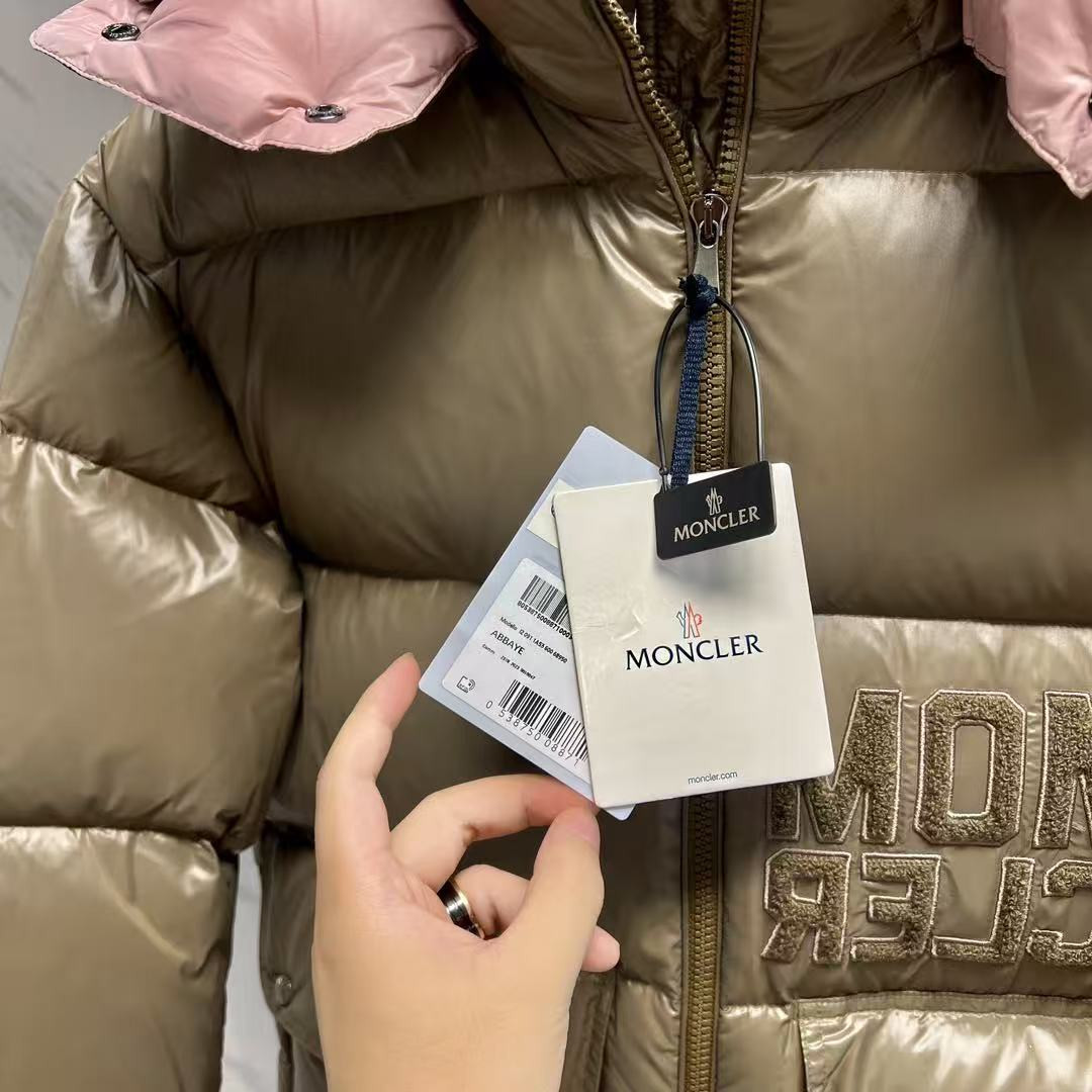 <p>MONCLER Abbaye面包服漆面尼龙女士羽绒服(卡其)</p>