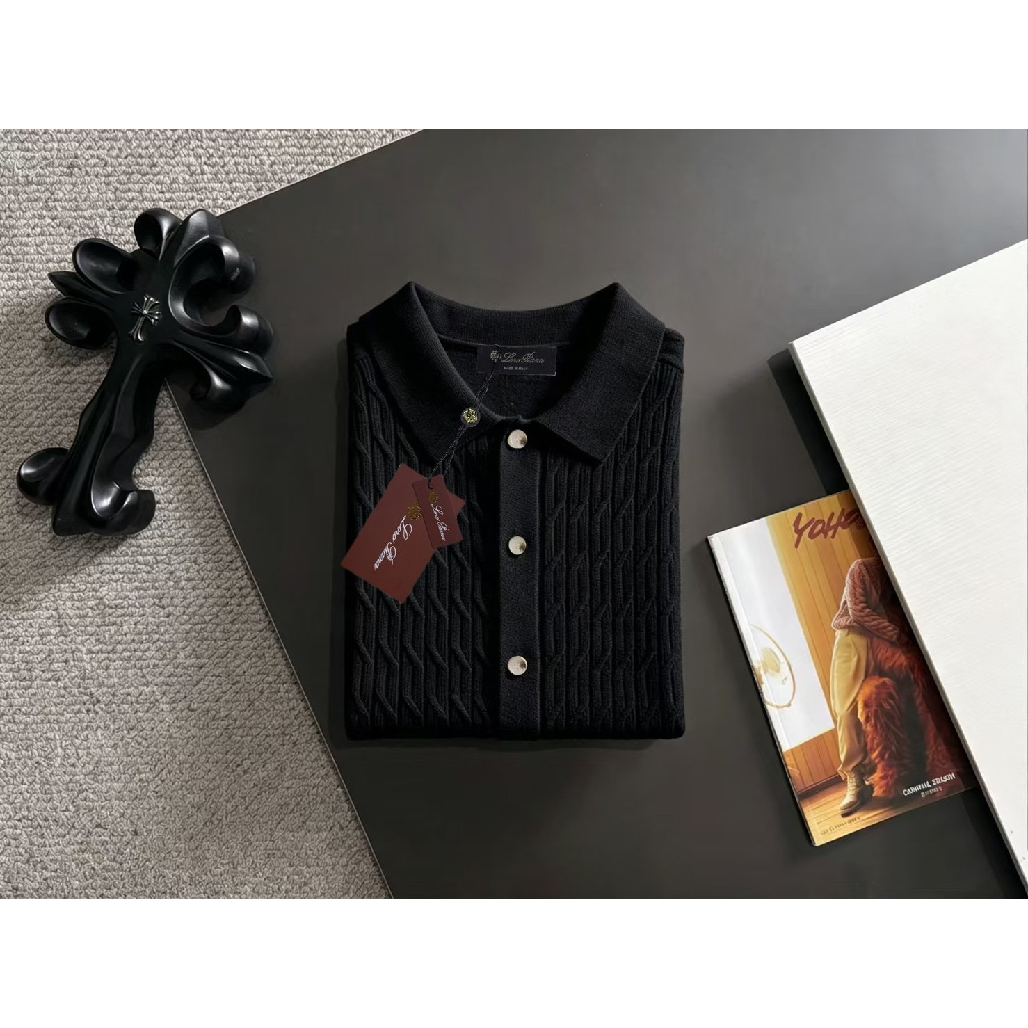 <p>Loro Piana 男士翻领针织外套(黑)</p>