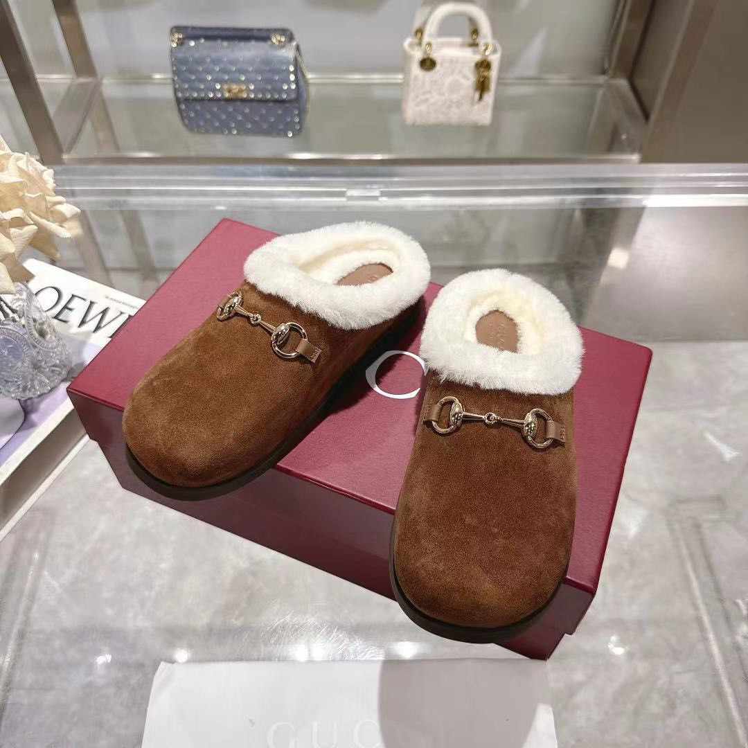 <p>GUCCI 穆勒羊毛拖鞋</p>
