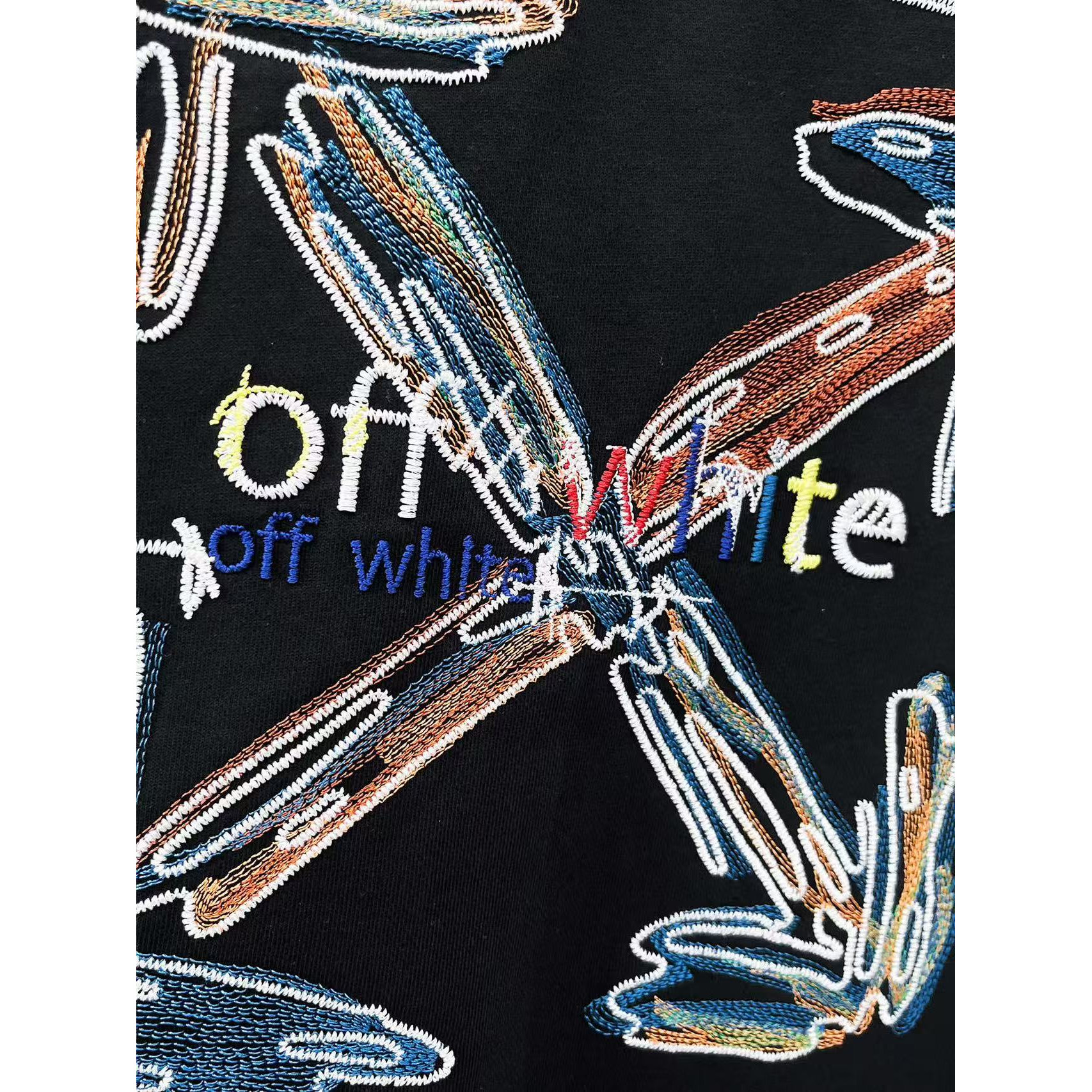 <p>OFF 圓領長袖T恤(黑)</p>