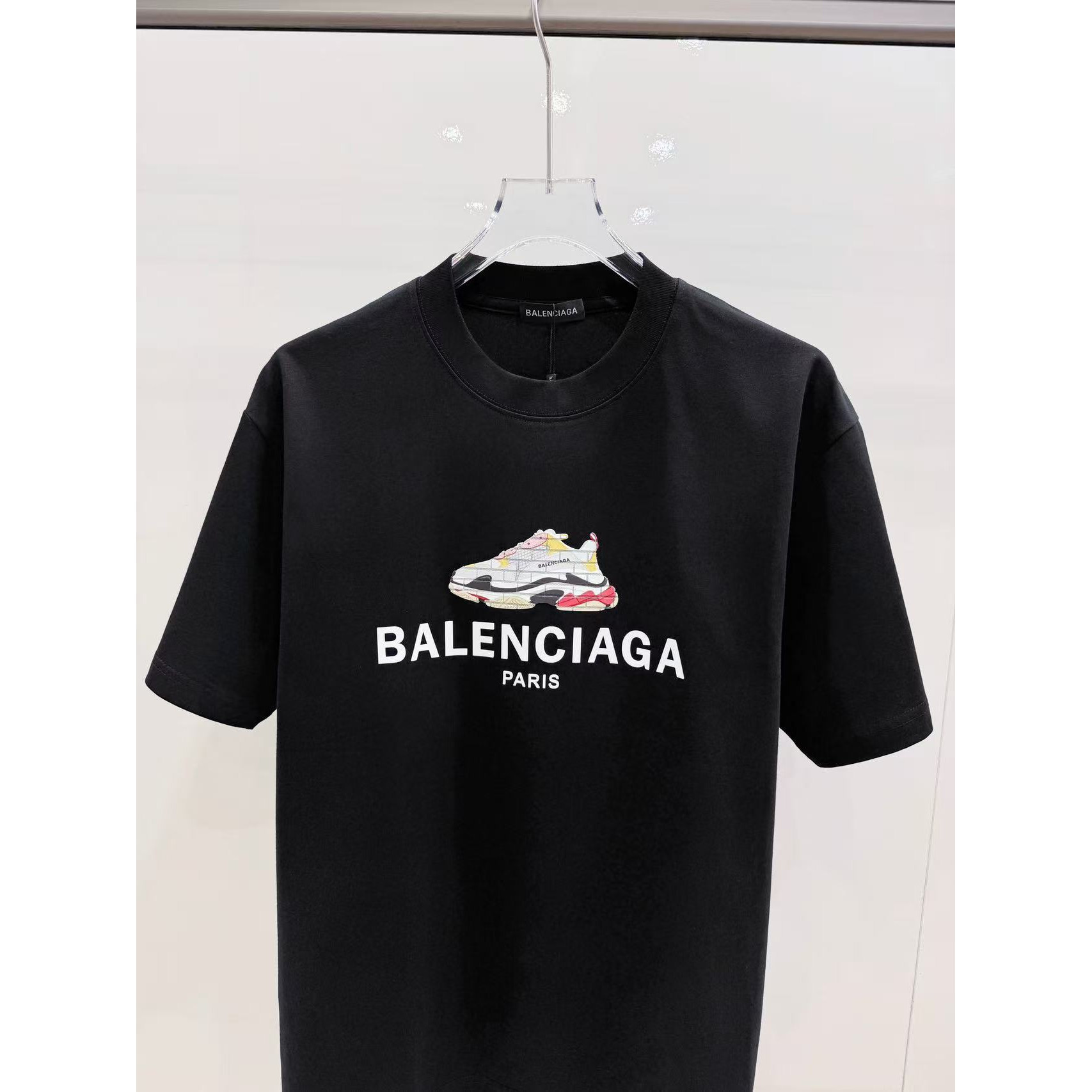 <p>Balenciaga 老爹鞋子短袖t恤(黑)&nbsp;</p>