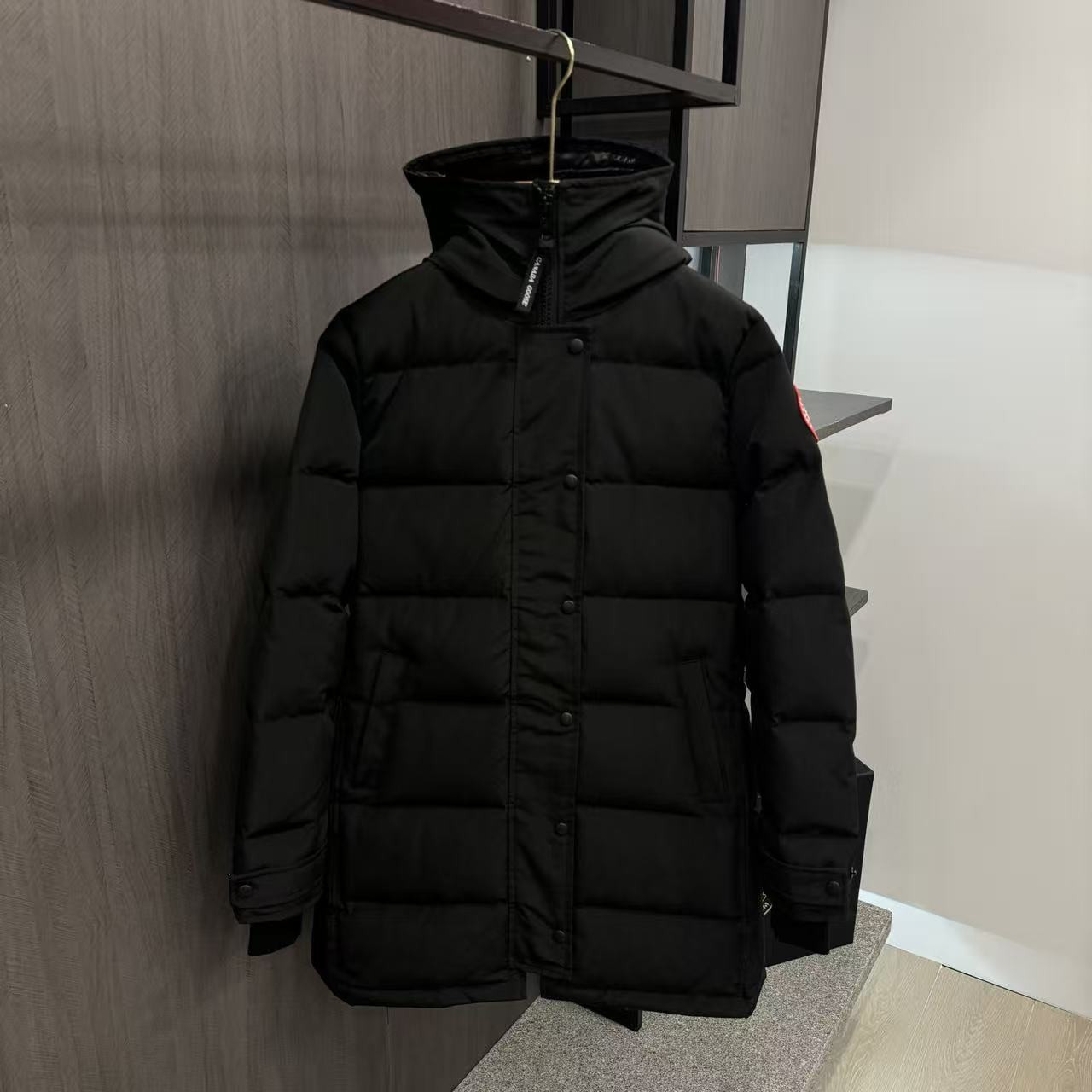 <p>Canada Goose Shelburn*派克大衣羽绒服(黑色紅標)</p>