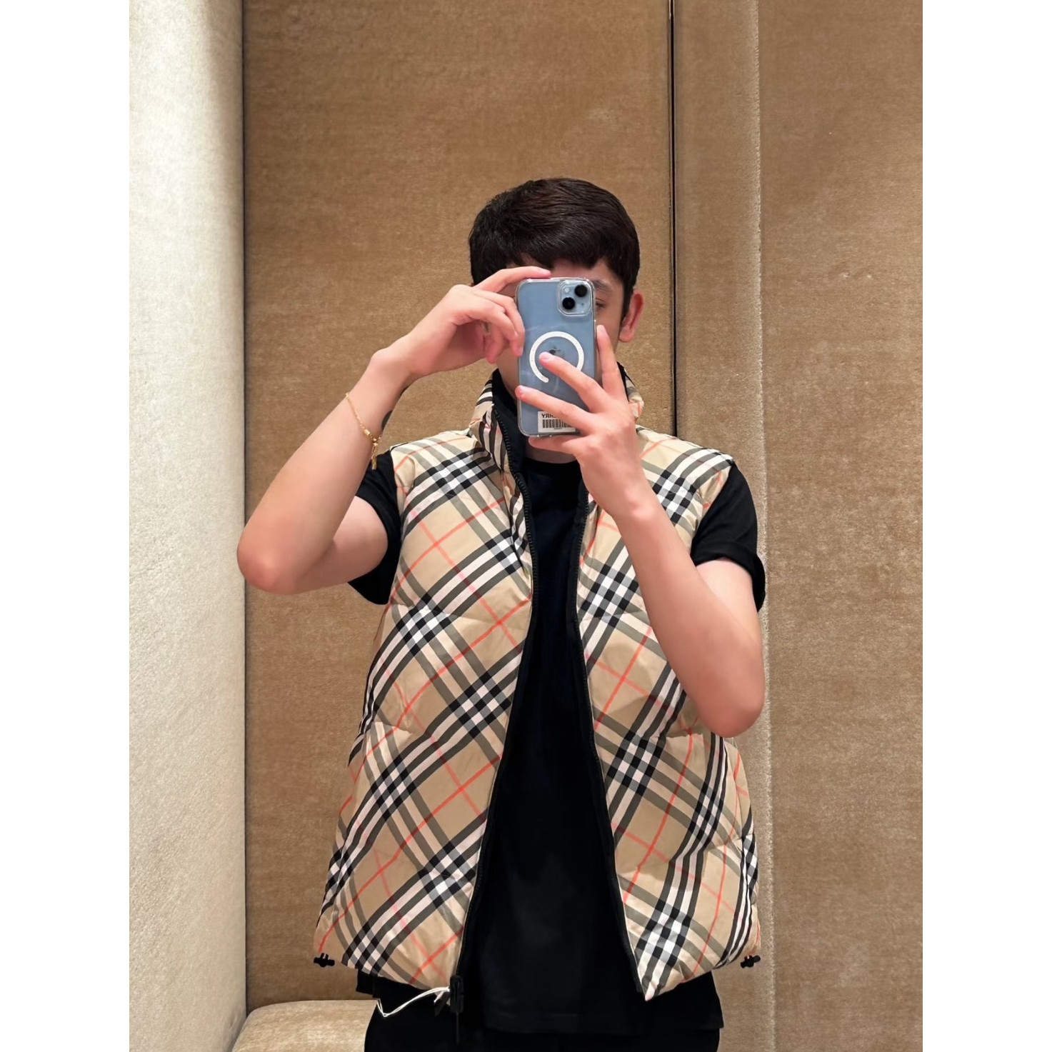 <p>BURBERRY 双面穿羽绒马甲</p>