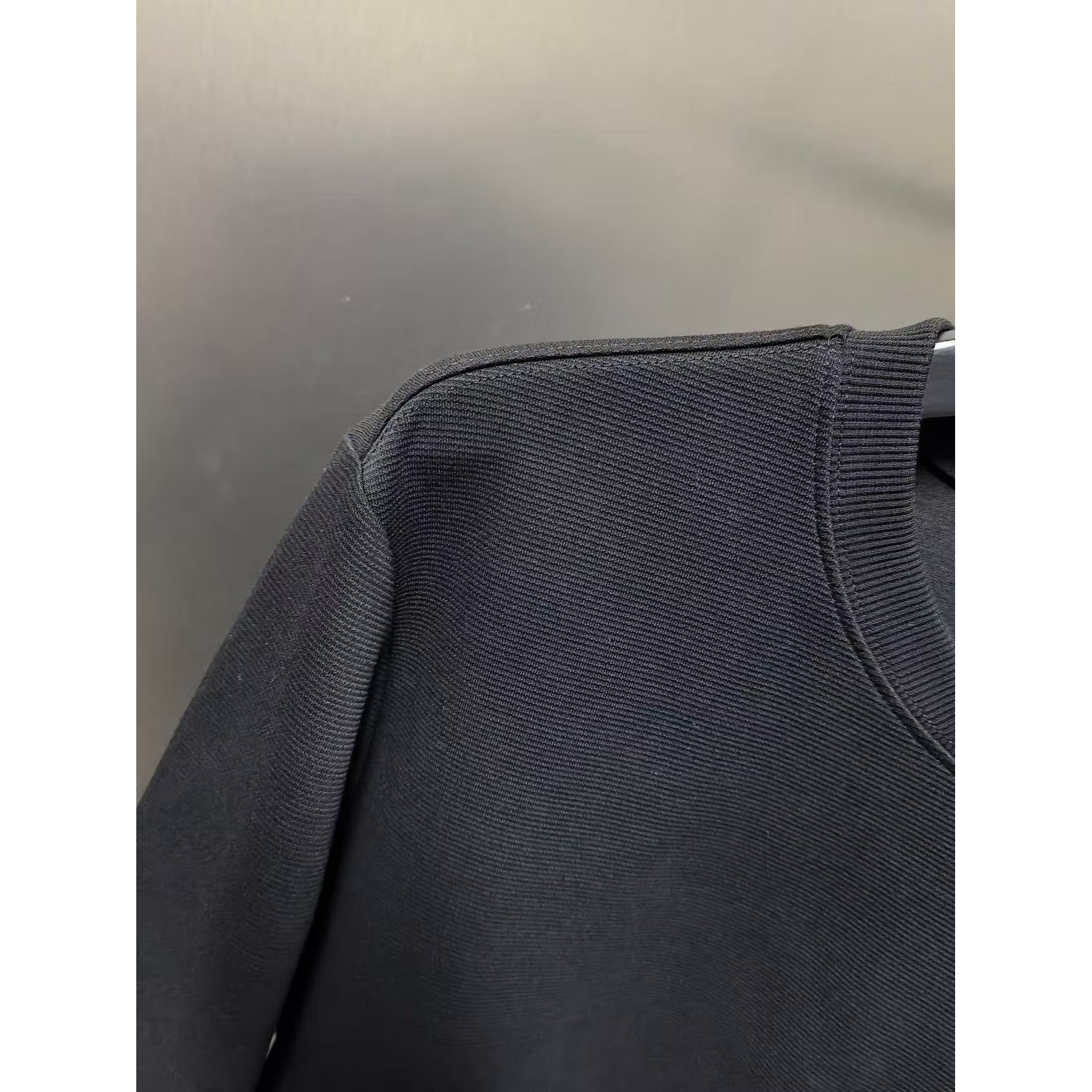 <p>Arc'teryx 新款卫衣(黑)</p>
