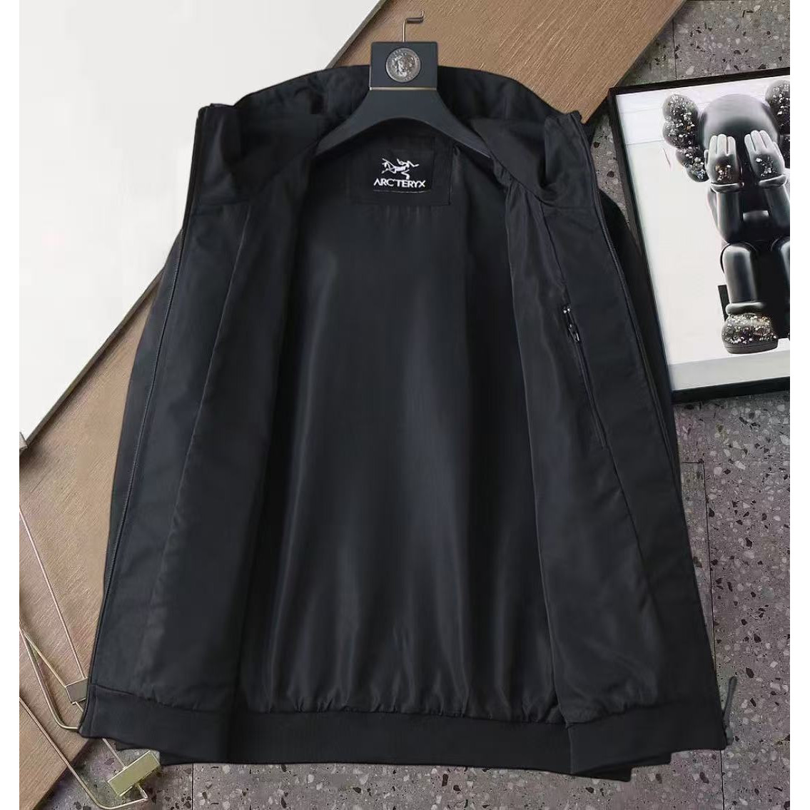 <p>Arc'teryx 男士夹克外套(黑)</p>