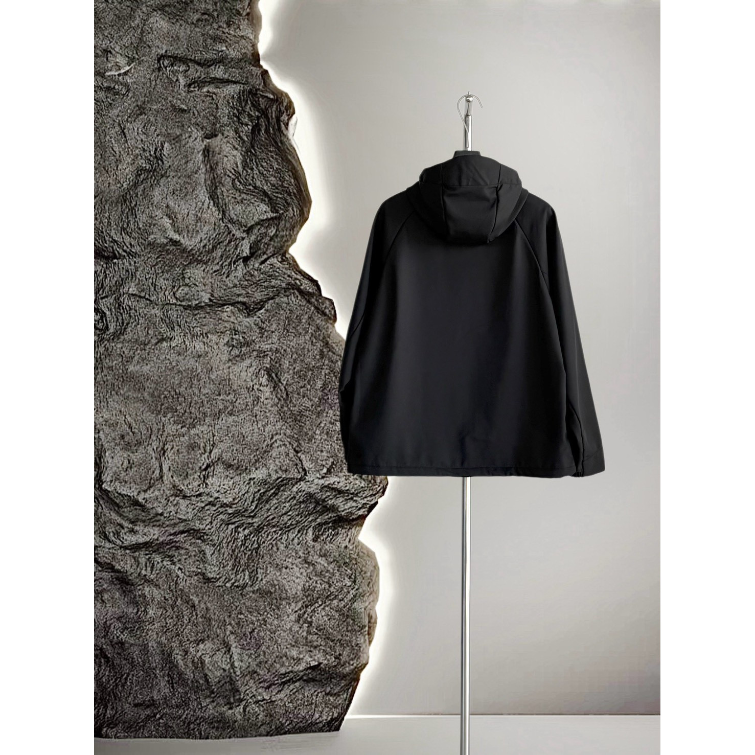 <p>KOLON SPORT 冲锋衣连帽款(黑)</p>