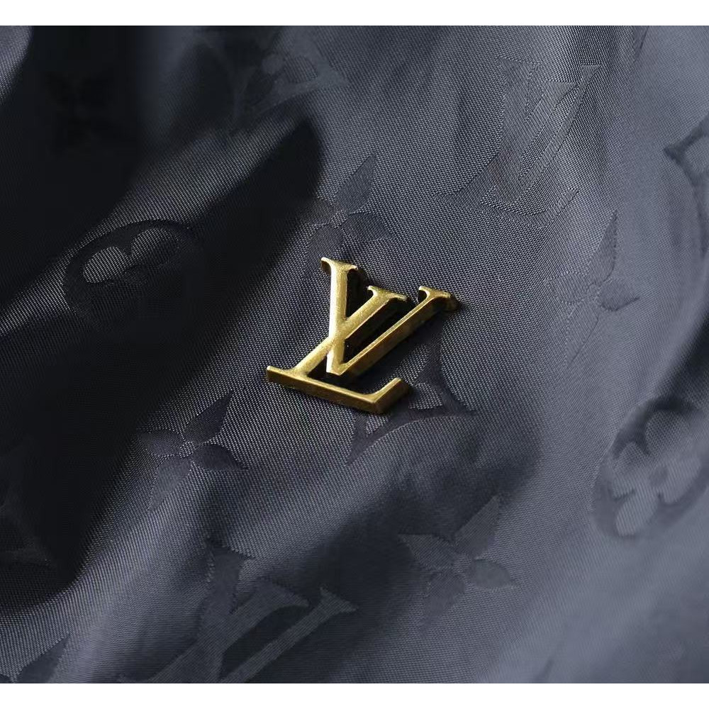 <p>LV 男士夹克外套(800833)</p>
