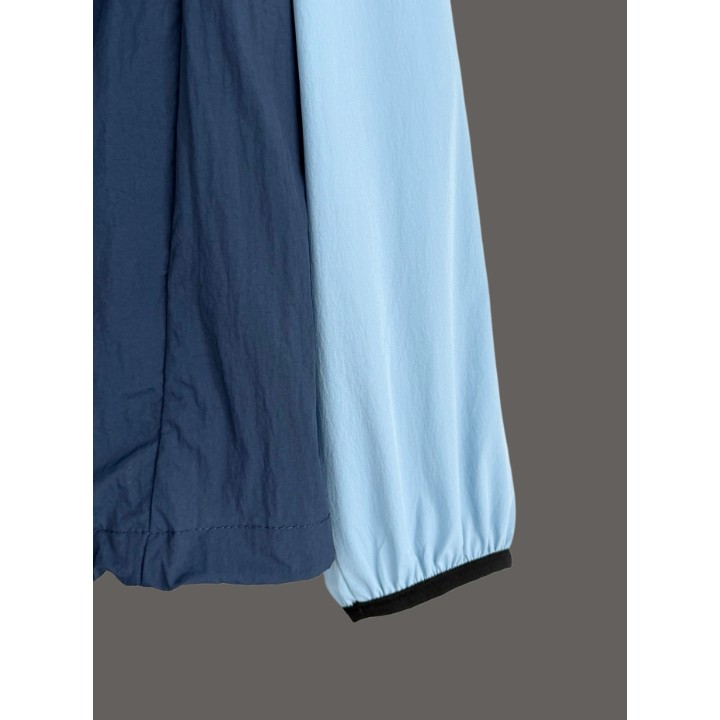 <p>On Weather Jacket Insulated 輕量外套</p>