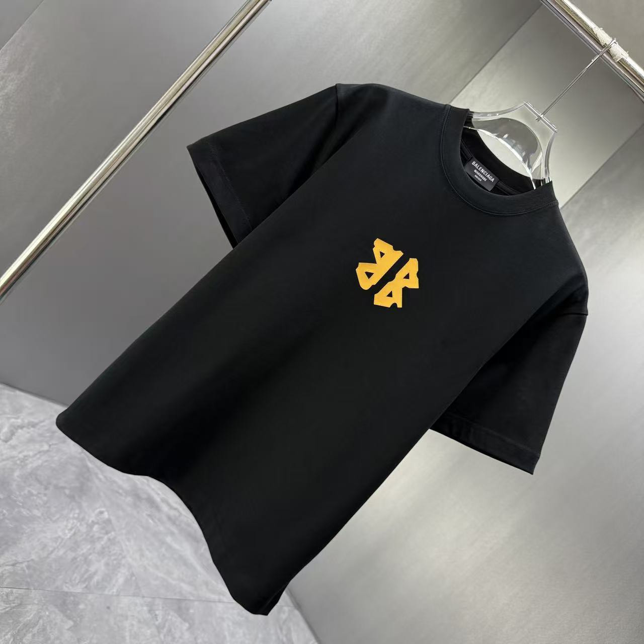 <p>Balenciaga 短袖T恤(黑)</p>