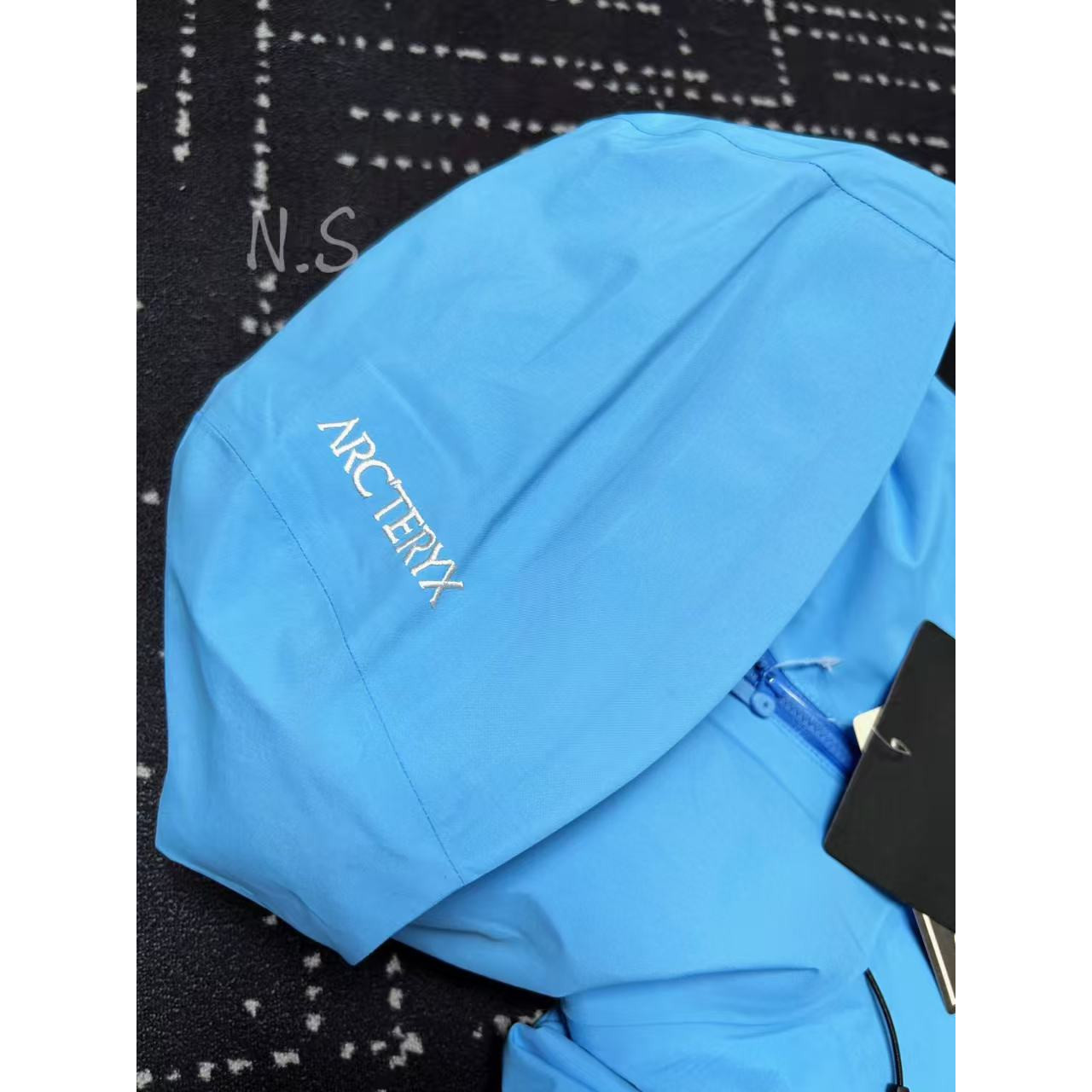 <p>Arc'teryx SL硬壳冲锋衣(惠斯勒蓝)</p>