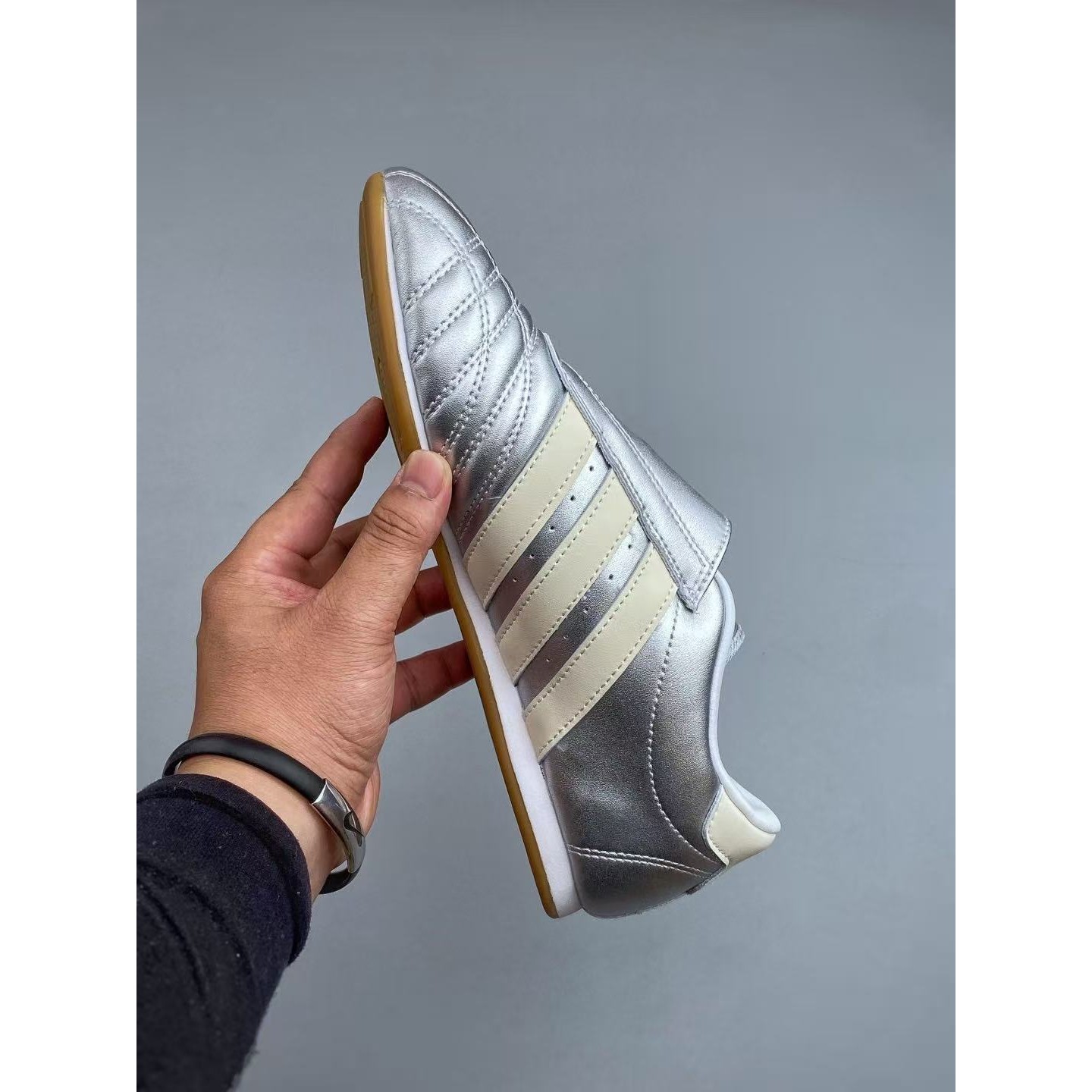 <p>Adidas TEAKWONDO M 训练鞋(銀)</p>