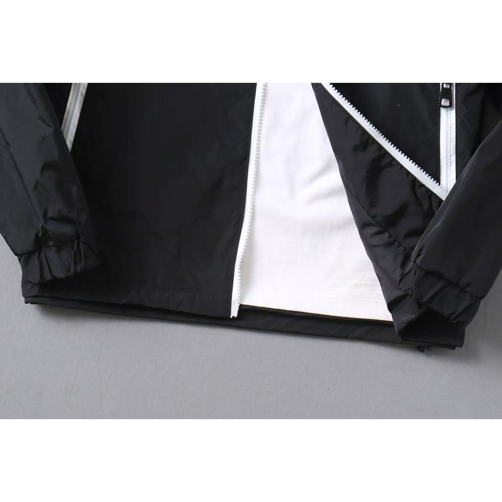 <p>Giorgio_Armani&nbsp;<span style="font-size:13px">男士夹克外套(黑)</span></p>