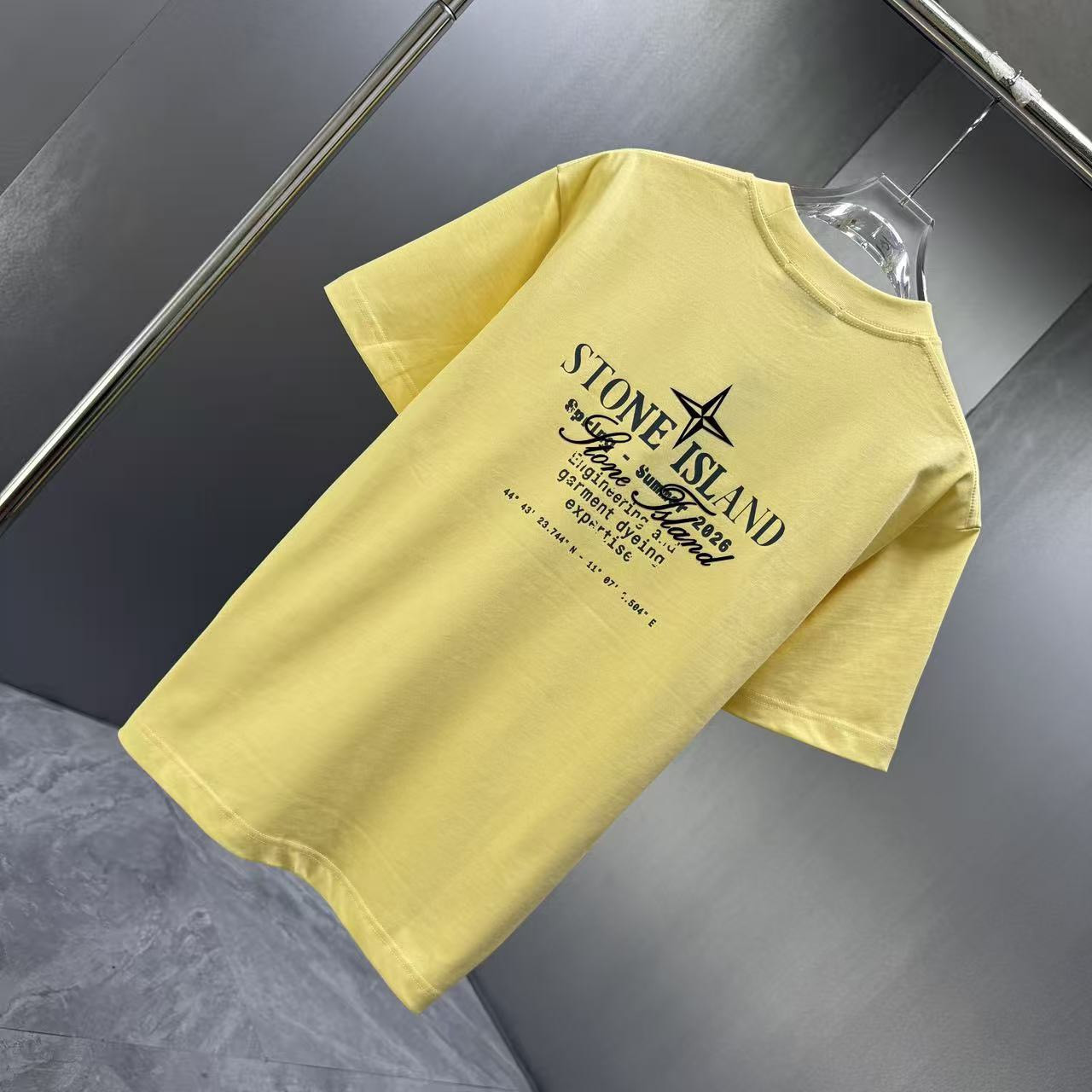 <p>Stone Island 短袖T恤(黃)</p>