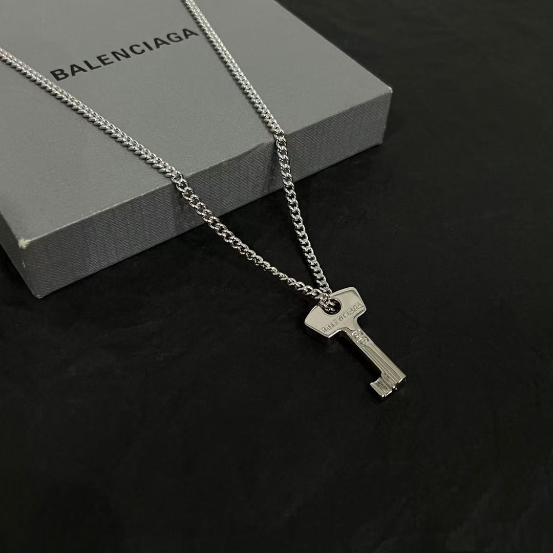 <p>Balenciaga 项链</p>