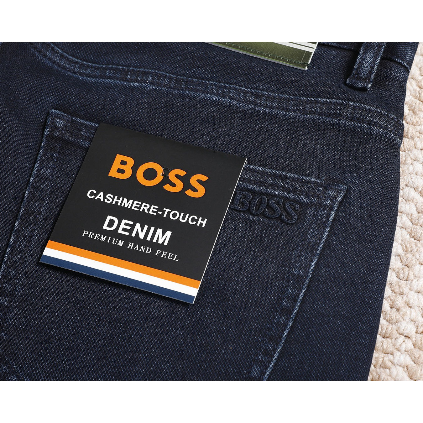 <p>BOSS 小直筒牛仔裤(BS8683)</p>