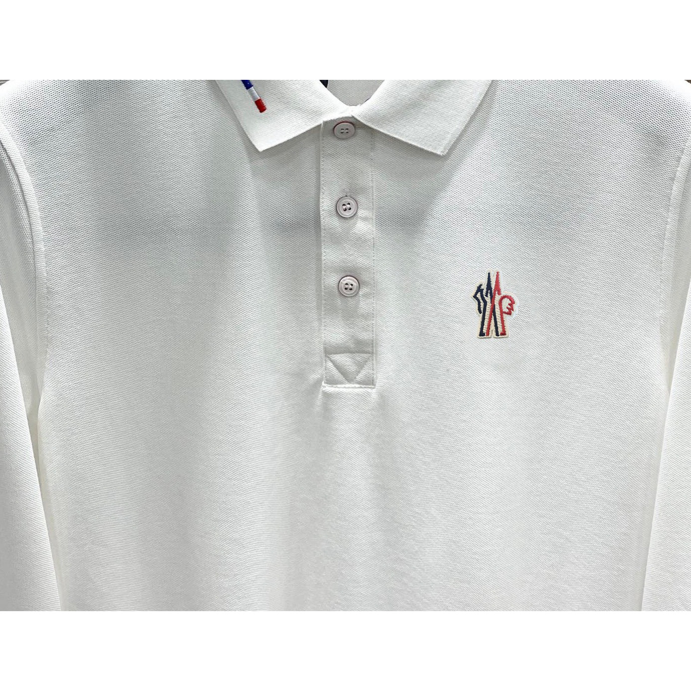 <p>MONCLER 立体徽标翻领长袖Polo衫(白)</p>