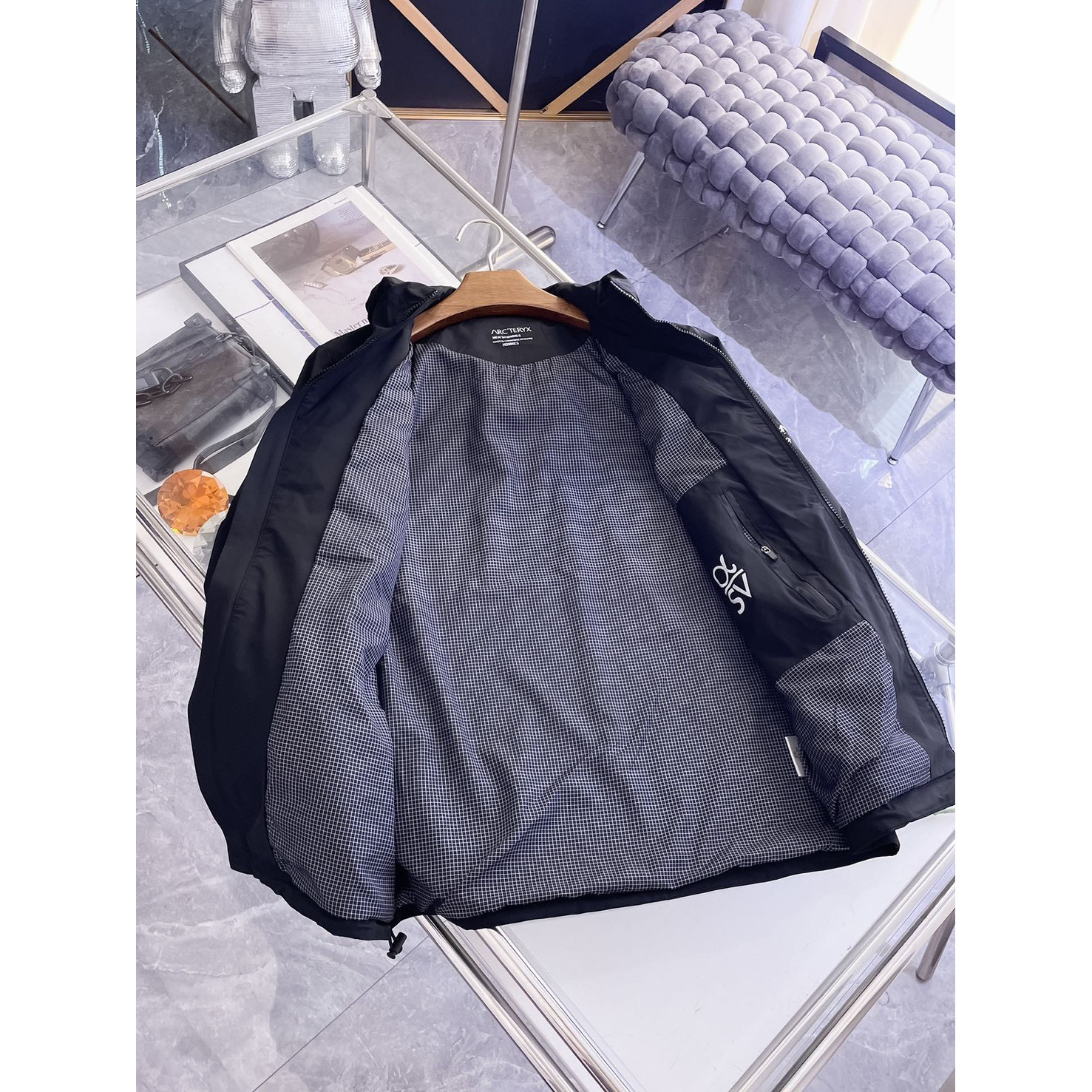 <p>Arc'teryx 男士夹克外套(黑)</p>