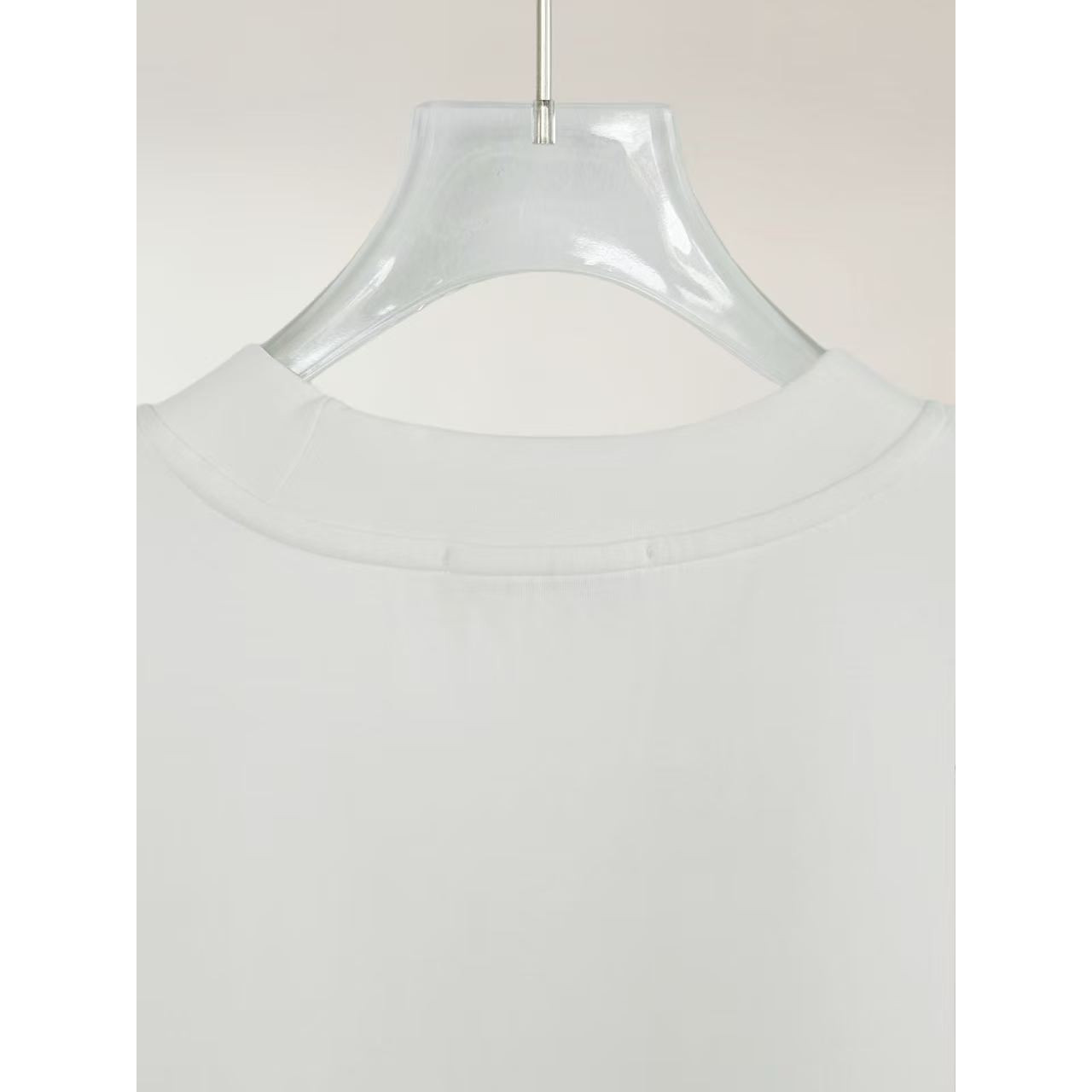 <p>LOEWE&nbsp;刺绣短袖T恤(白)</p>