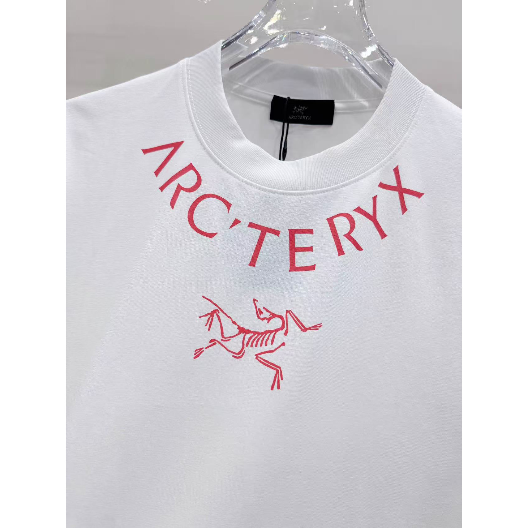 <p>Arc'teryx 短袖圆领T恤(白)</p>