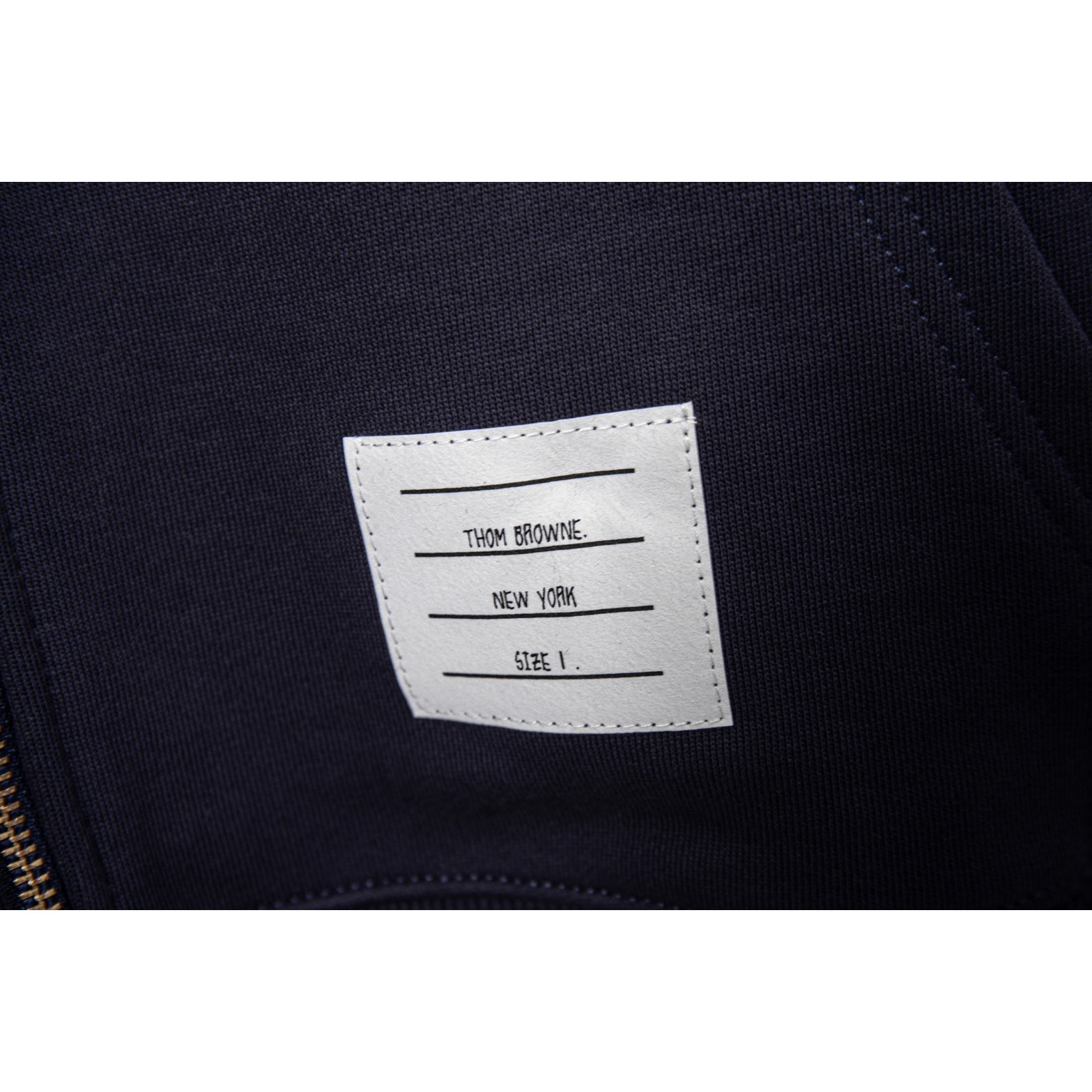 <p>Thom Browne&nbsp;连帽抽绳外套(藏青DZ16)</p>
