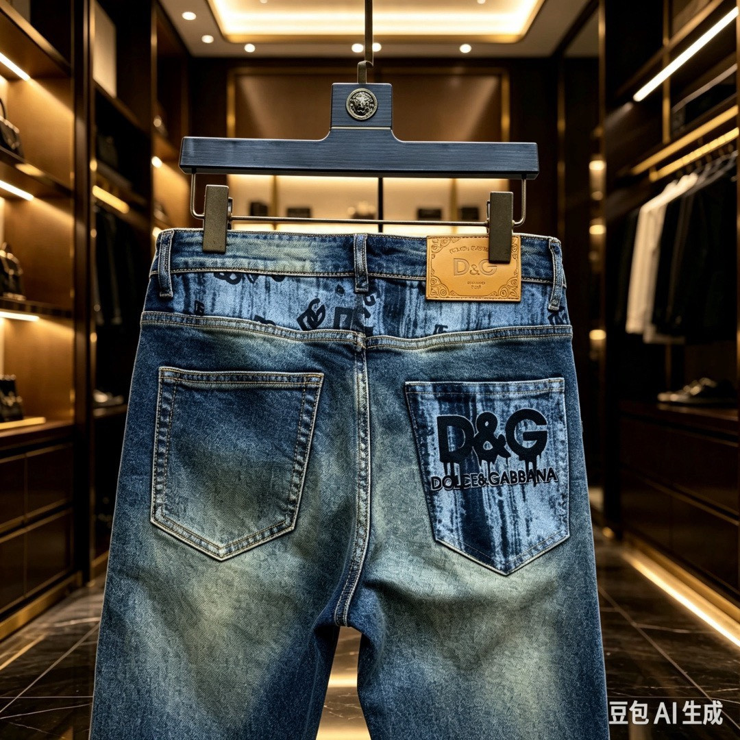 <p>D&amp;G&nbsp;欧洲专柜新款修身小直筒牛仔裤</p>