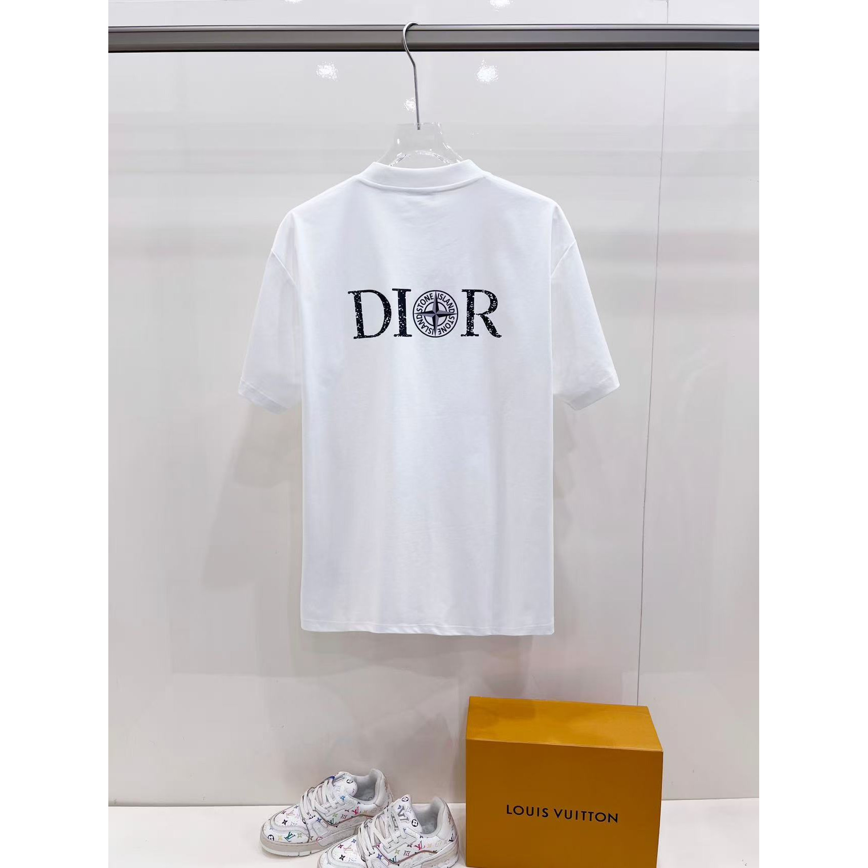 <p>DIOR 迪奥+石头岛联名 logo短袖T恤(白)&nbsp;</p>