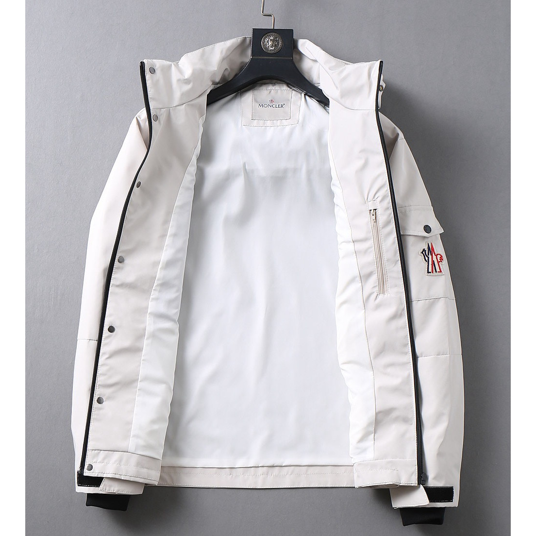 <p>Moncler 新款男士夹克外套</p>