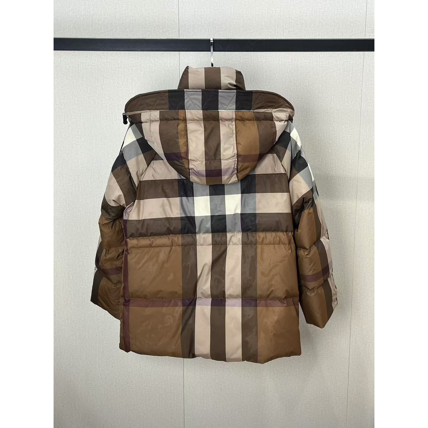 <p>BURBERRY 格纹女款羽绒服</p>