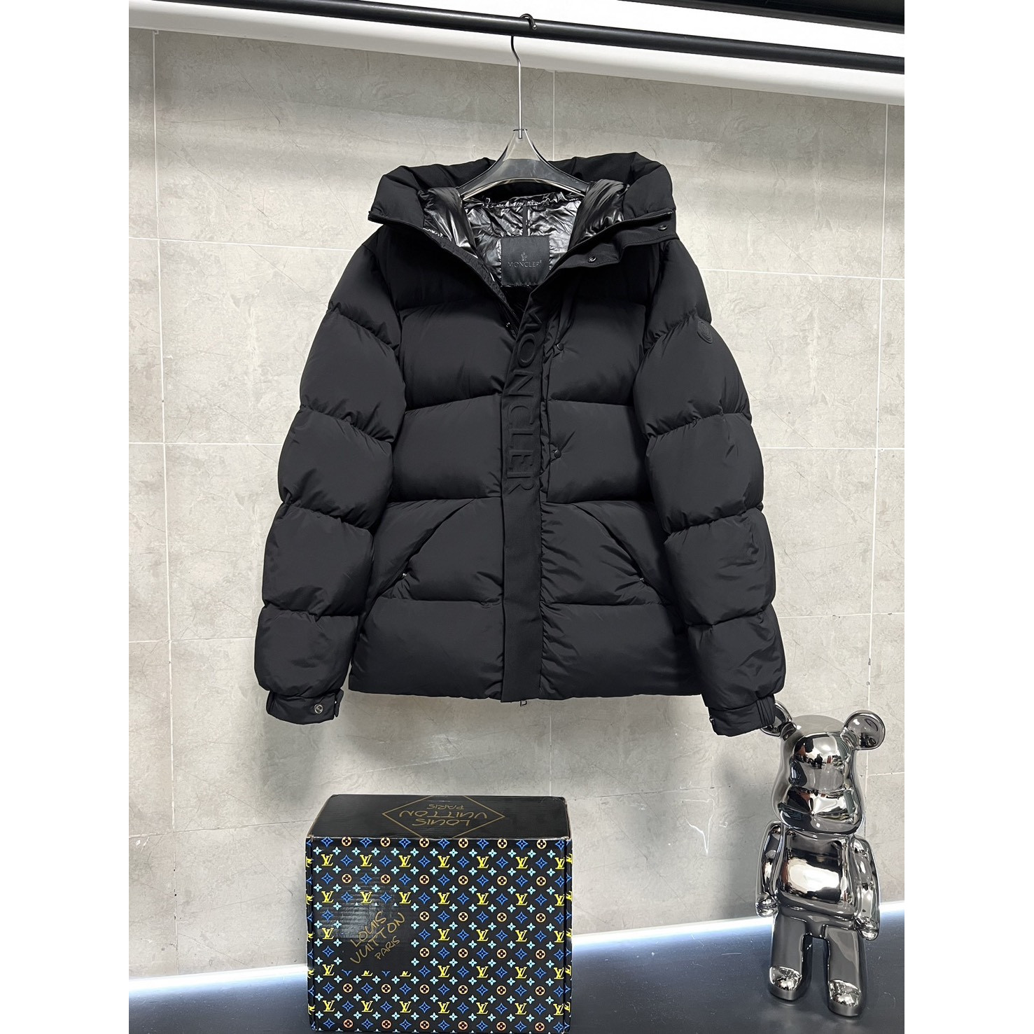 <p>Moncler 黑武士羽绒服 (黑)</p>