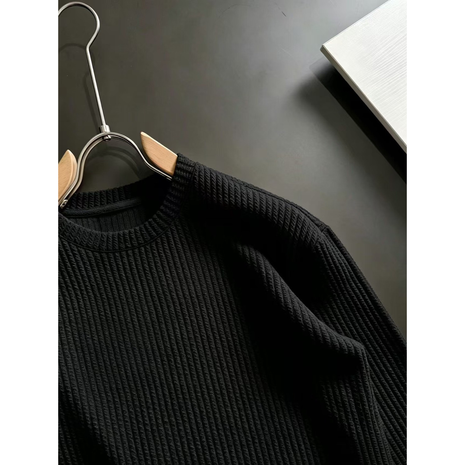 <p>Loewe 高品质男士卫衣(黑)</p>