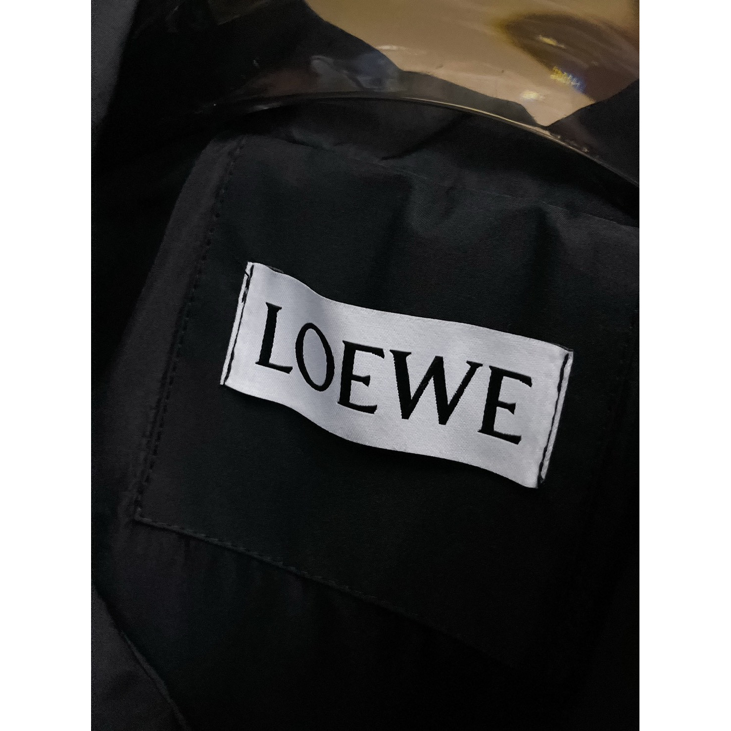 <p>LOEWE&nbsp;男士夹克外套(黑)</p>