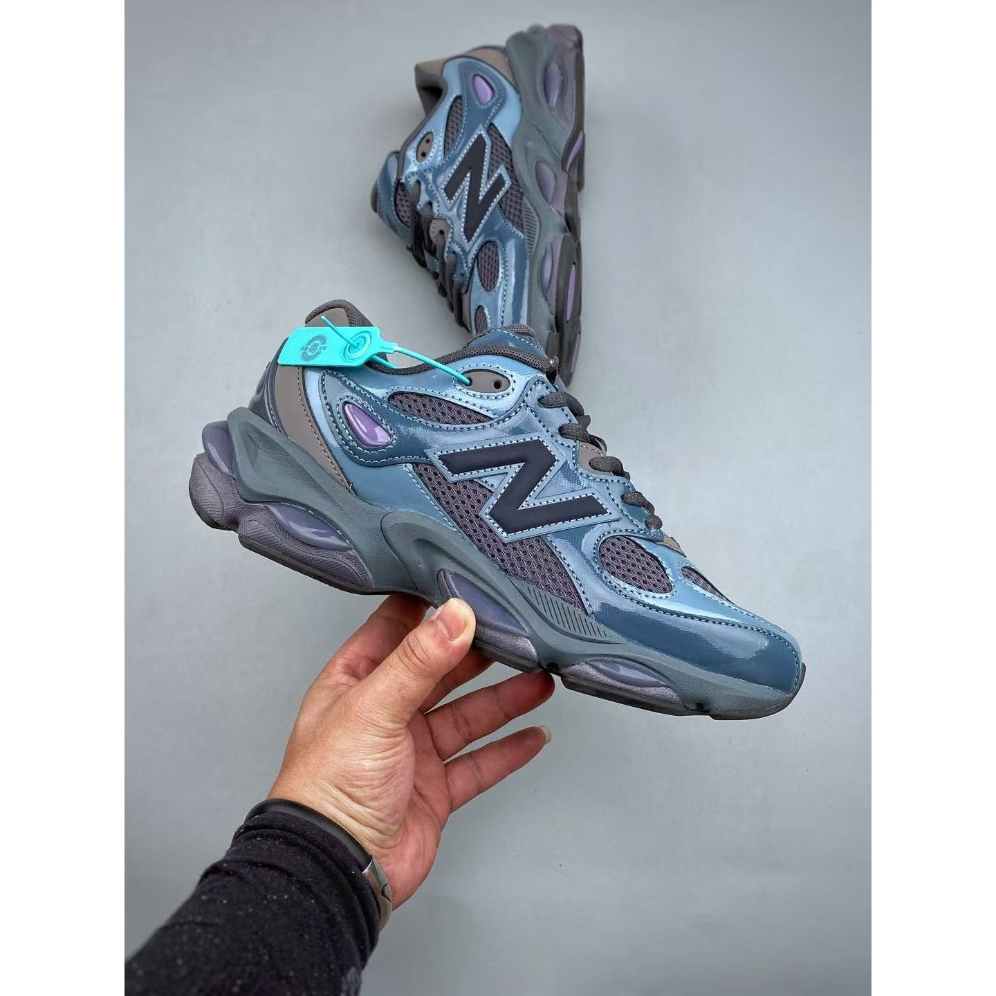 <p>New Balance NB983 复古休闲运动厚底跑鞋 (藍)<br />
&nbsp;</p>