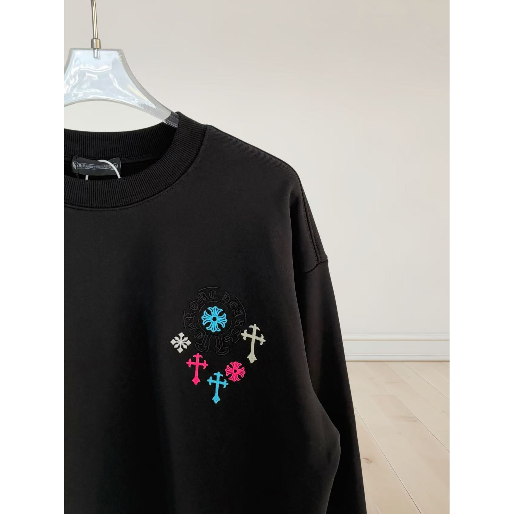<p>CHROME HEARTS&nbsp;圆领卫衣(黑)</p>