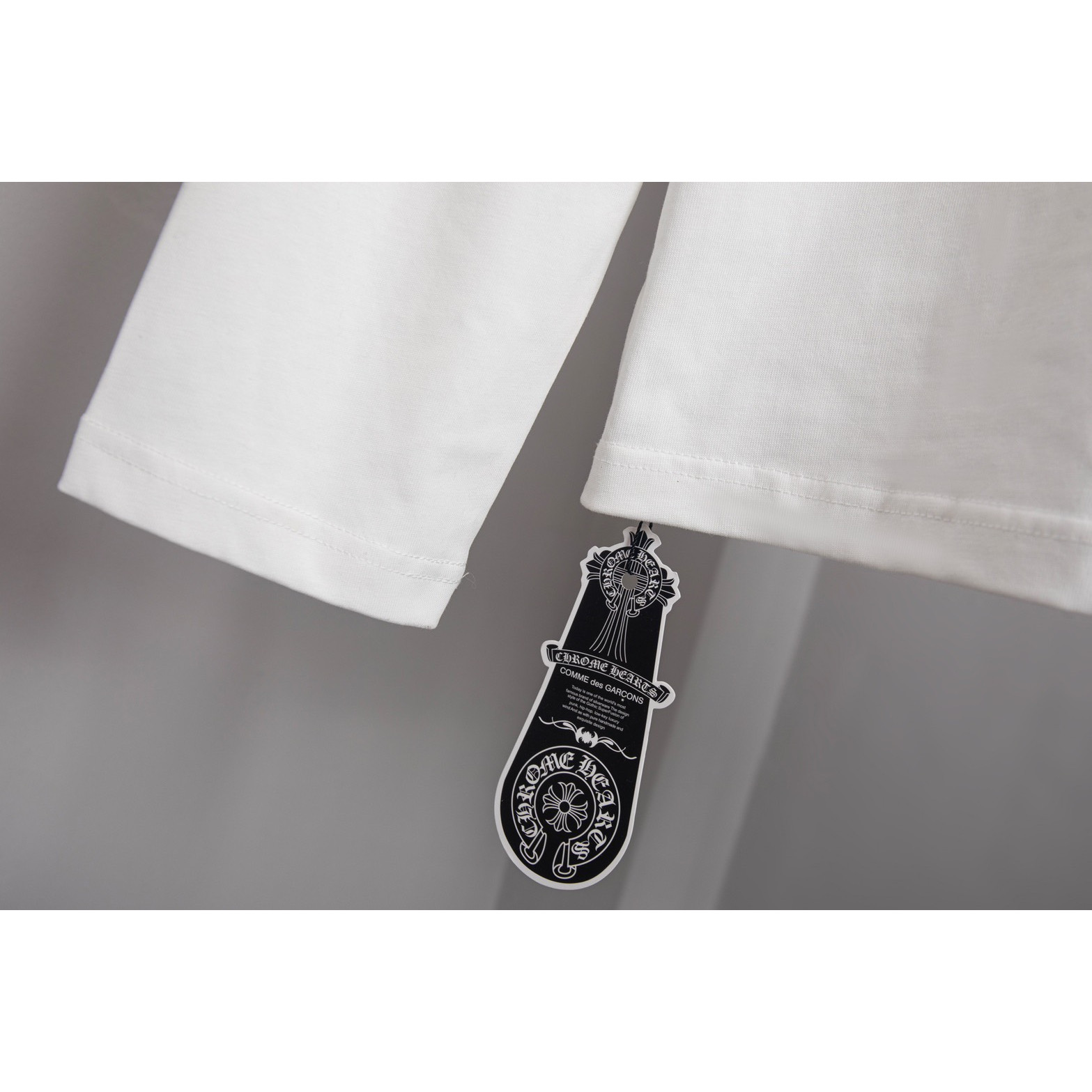 <p>CHROME HEARTS 国旗印花圆领长袖<br />
(PJ0251)(白色)</p>