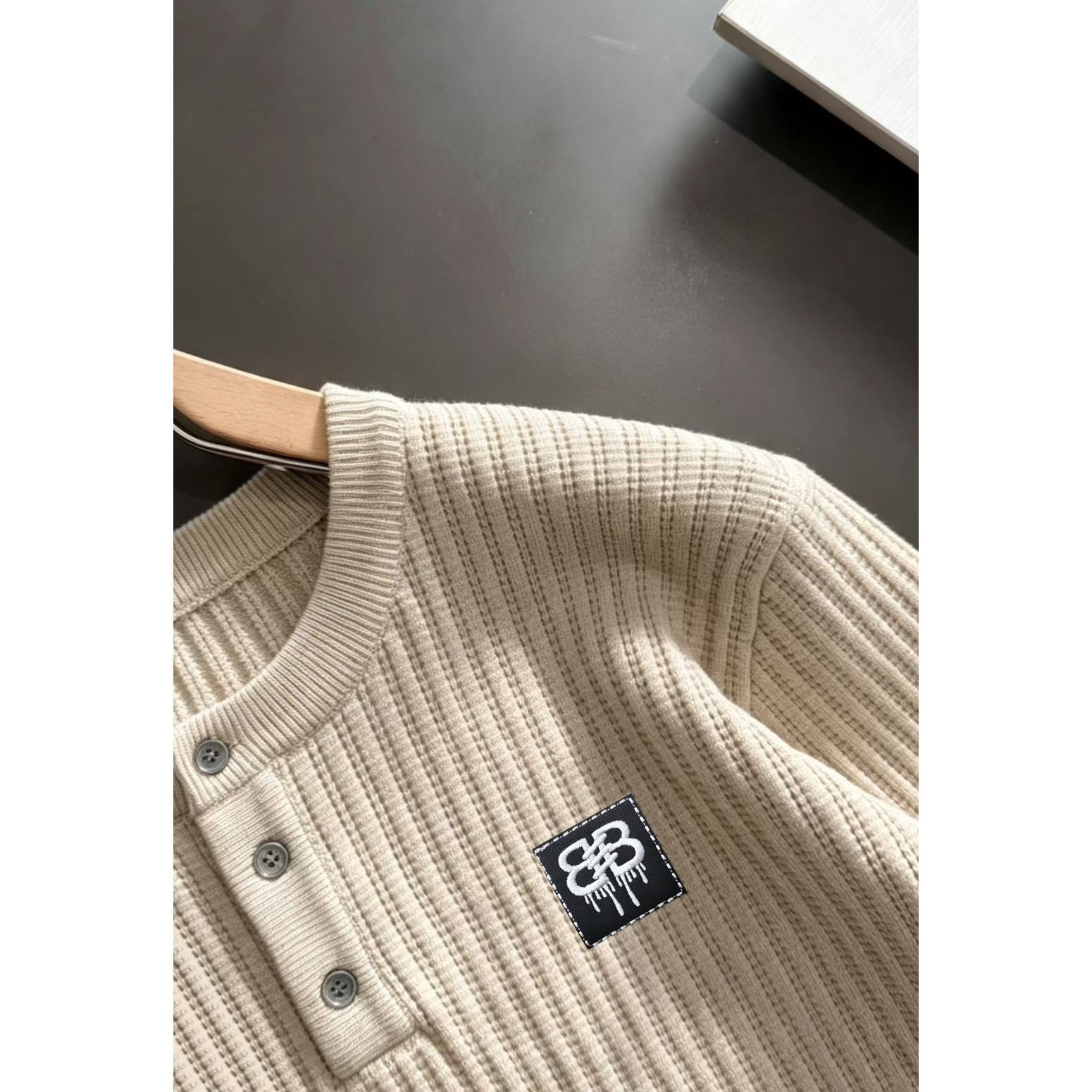 <p>Balenciaga&nbsp;高品质男士毛衣(杏)</p>