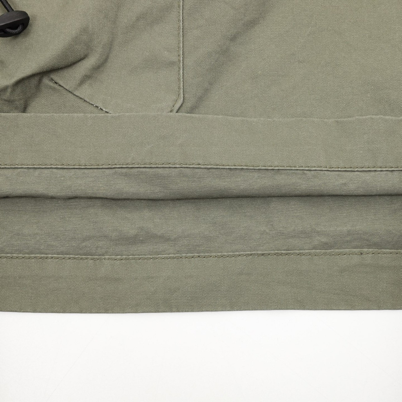 <p>Stone Island 经典工装短裤</p>