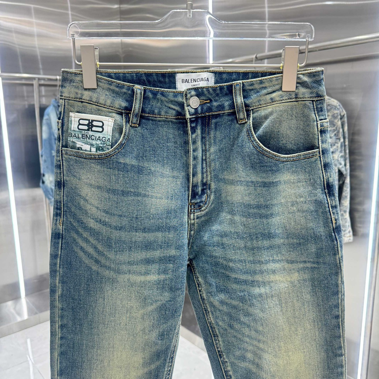 <p>Balenciaga 直筒牛仔裤(蓝色)</p>