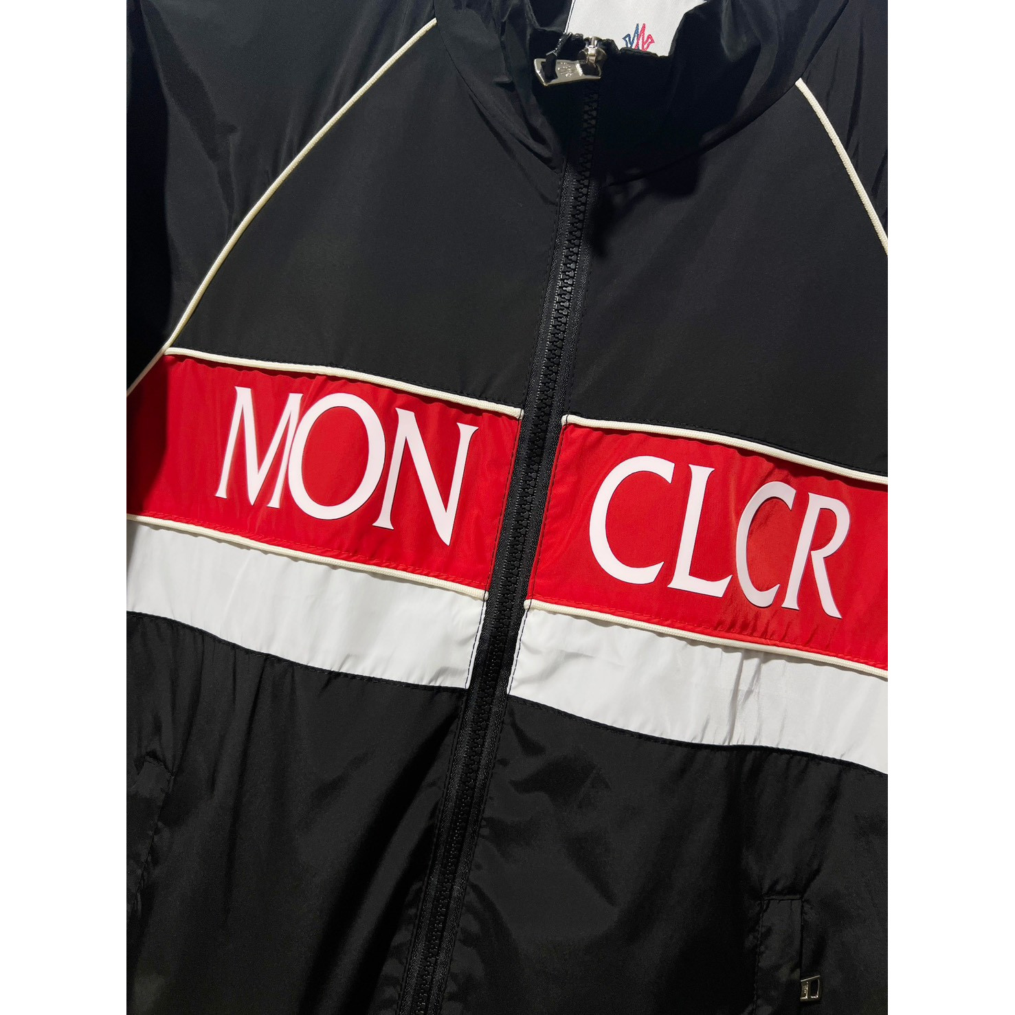 <p>MONCLER&nbsp;夹克外套(黑)</p>