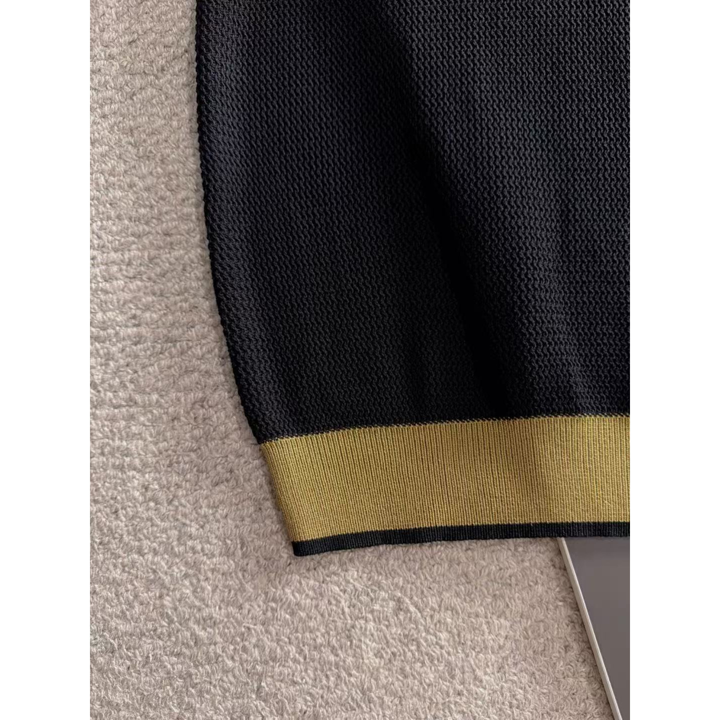 <p>Balenciaga 男款短袖T恤黑色(786945)</p>